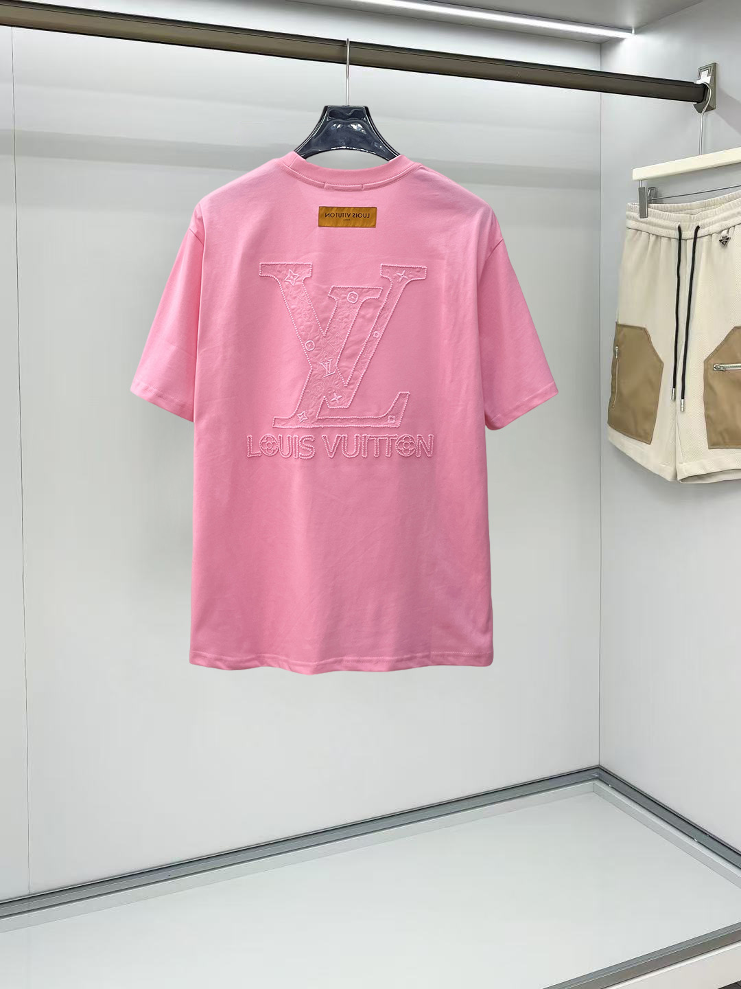 LV路易威登精品仿製短袖T恤 粉色刺繡LOGO清新百搭男士上衣