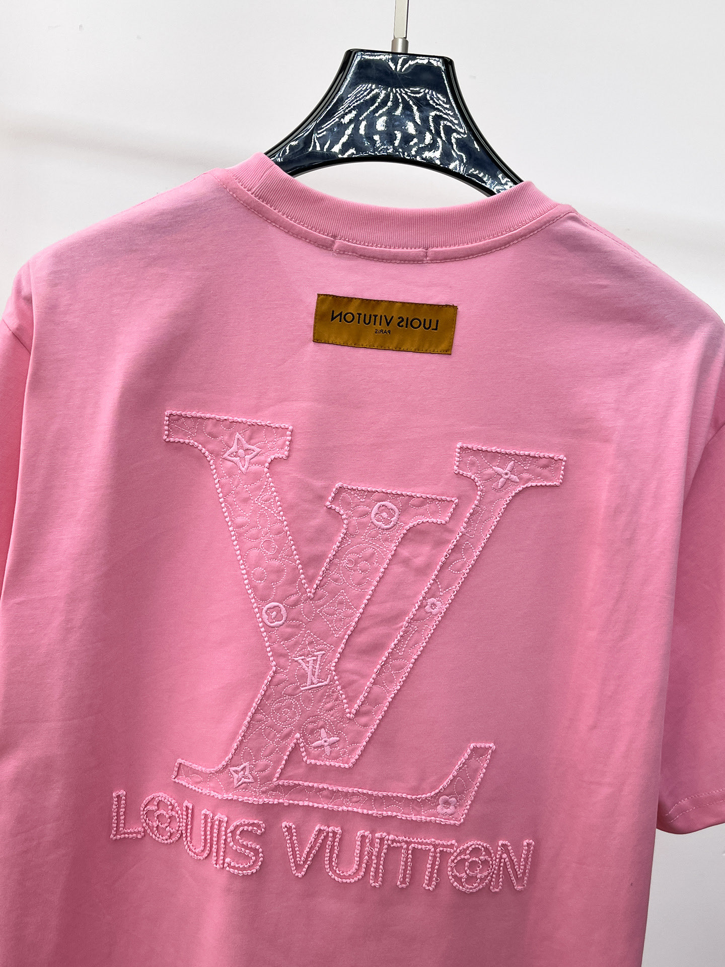 LV路易威登精品仿製短袖T恤 粉色刺繡LOGO清新百搭男士上衣
