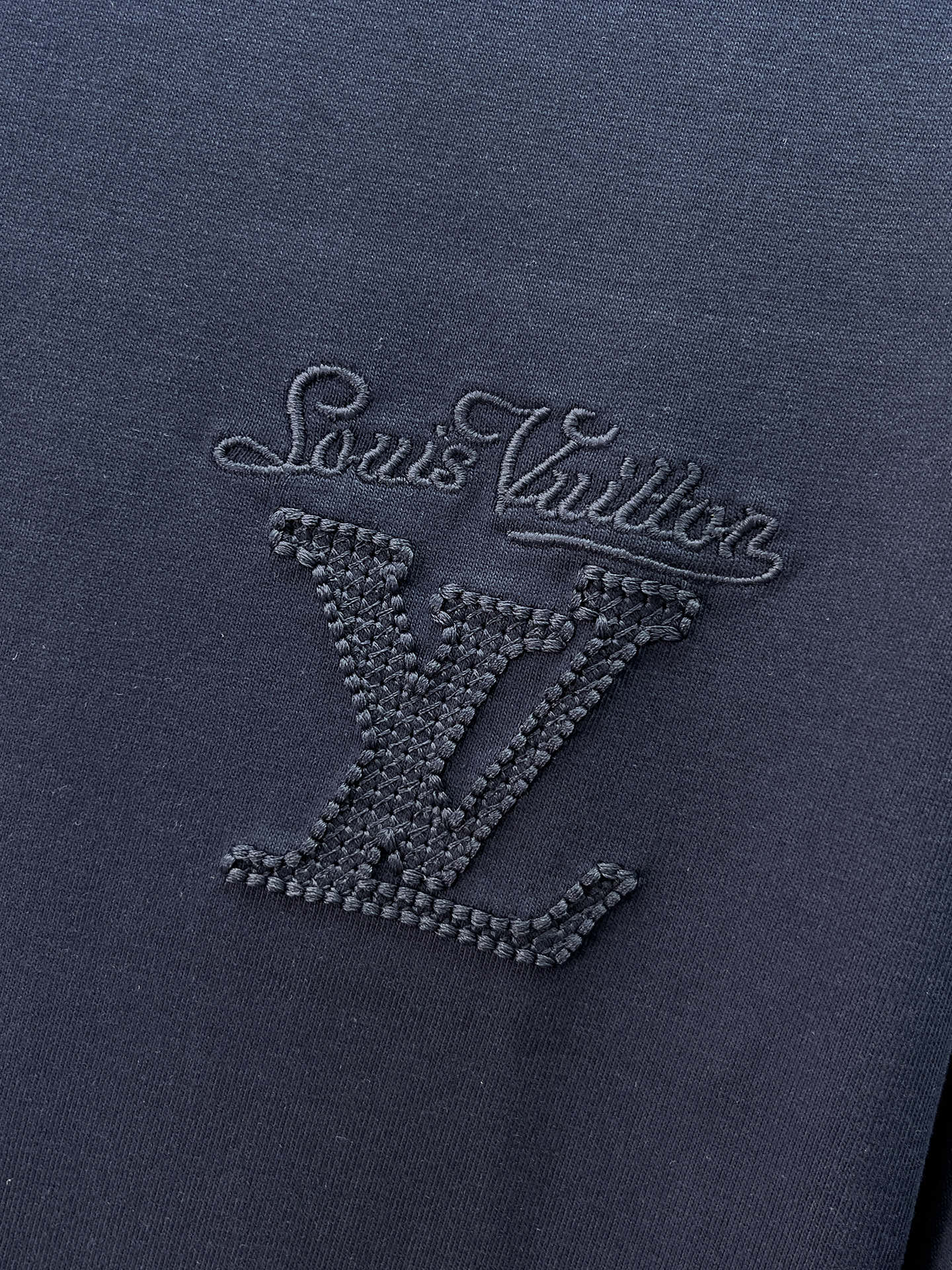 LV路易威登一比一短袖T恤 深藍刺繡LOGO簡約百搭男士休閒上衣