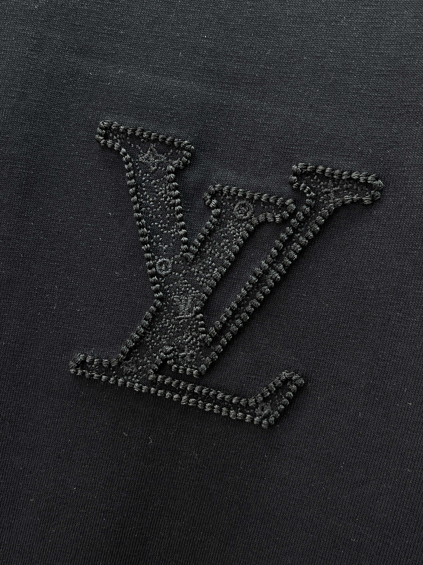 LV路易威登原單短袖T恤 黑色刺繡LOGO簡約百搭男士上衣