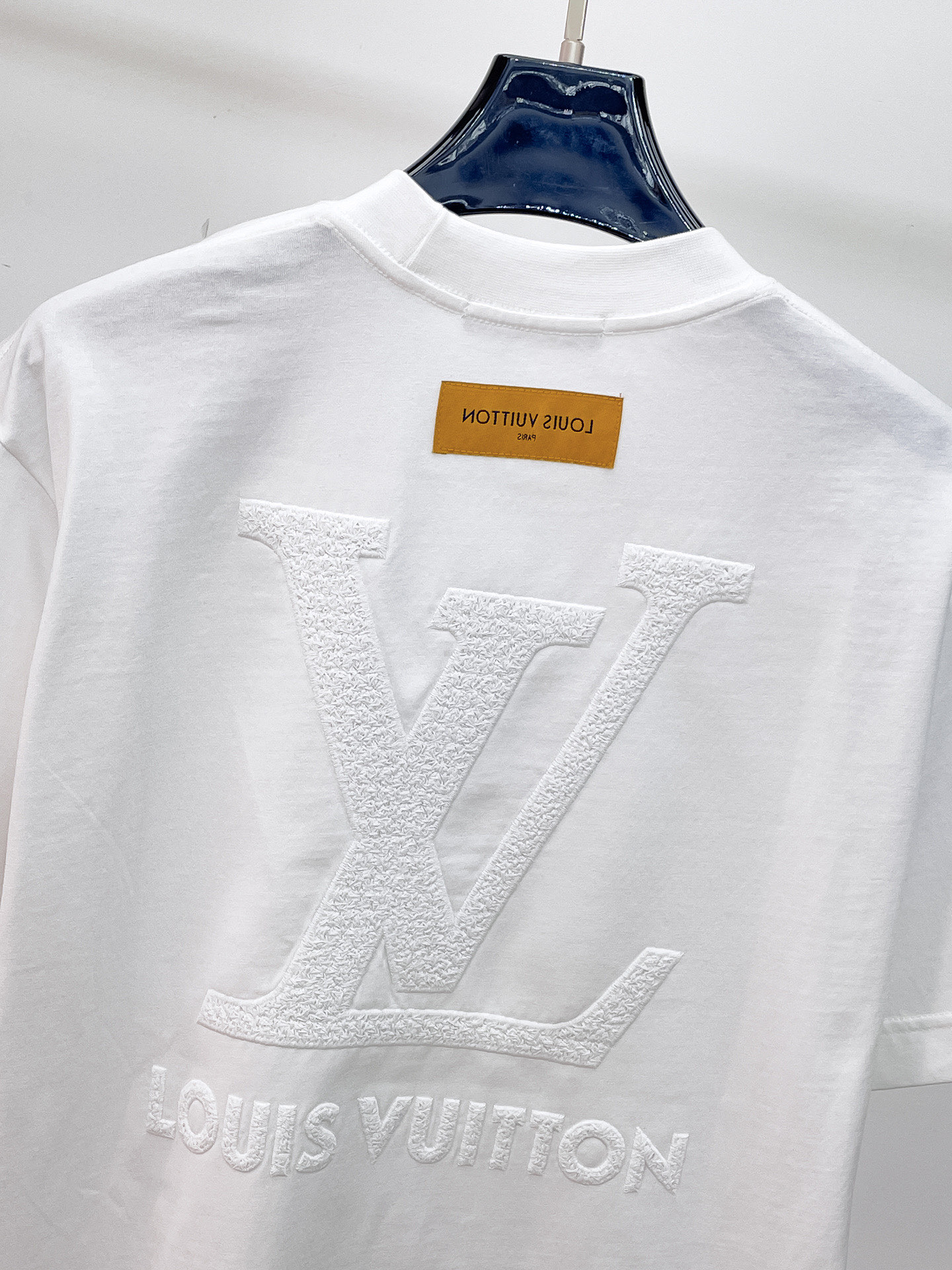 LV路易威登精品仿製短袖T恤 白色立體LOGO簡約百搭男士上衣