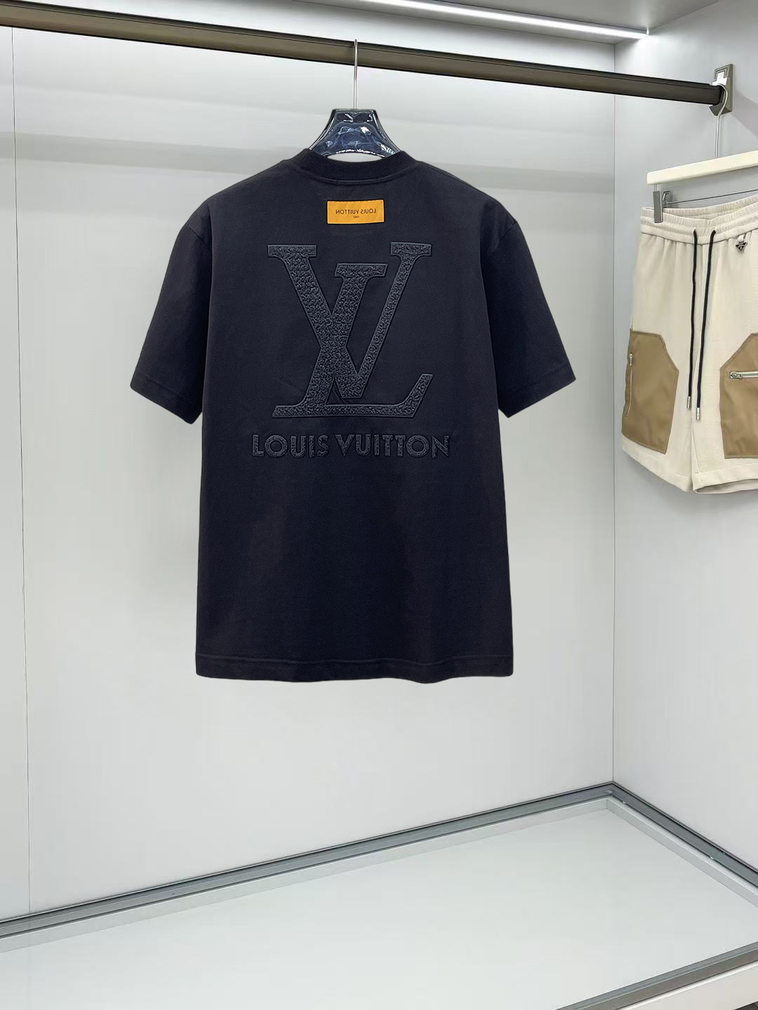 LV路易威登高仿短袖T恤 黑色立體LV字母極簡百搭男士上衣