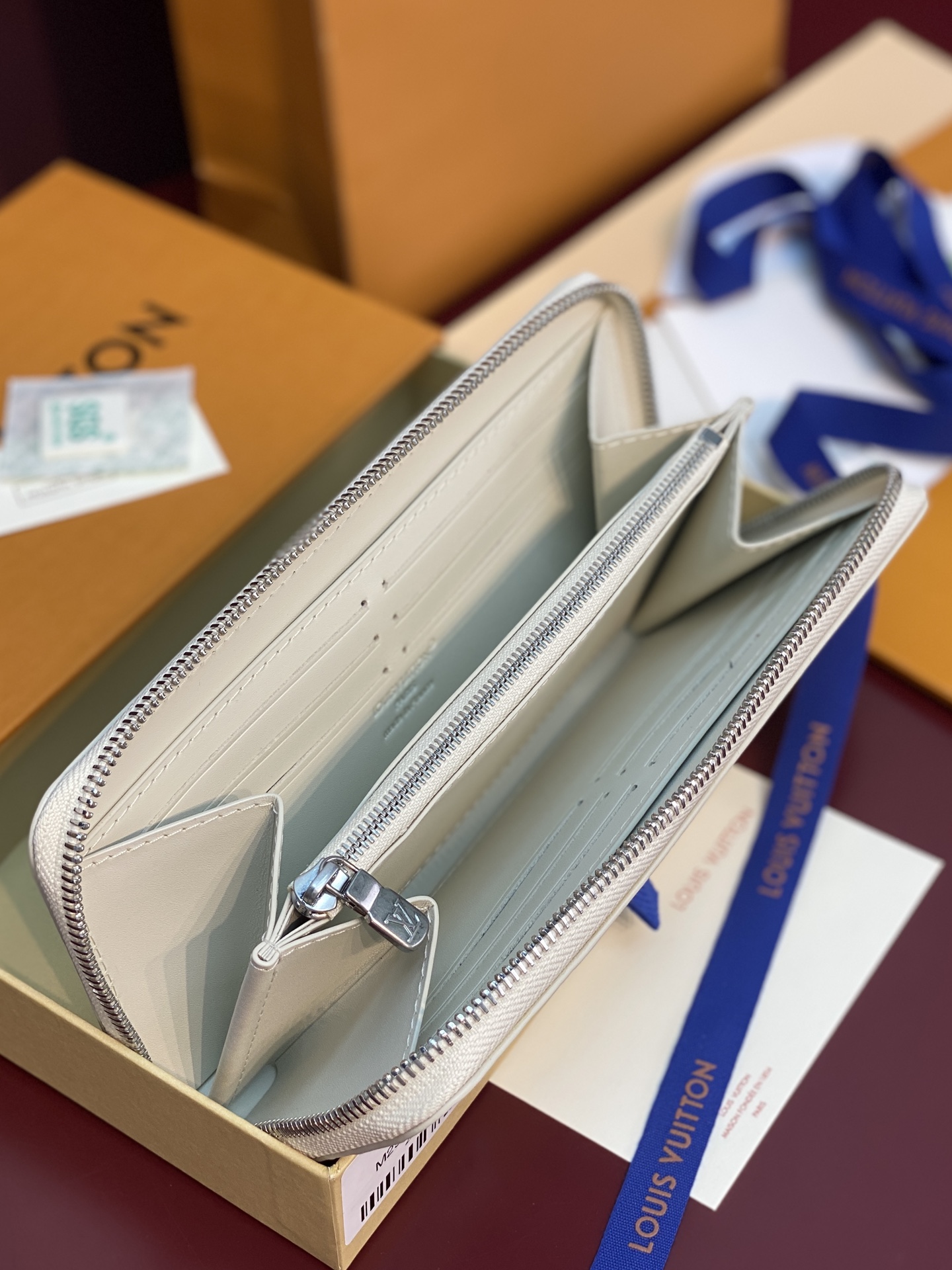 LV高仿Monogram印花全拉鍊長夾 白藍配色時尚錢包| 13 LV高仿Monogram印花全拉鍊長夾 白藍配色時尚錢包