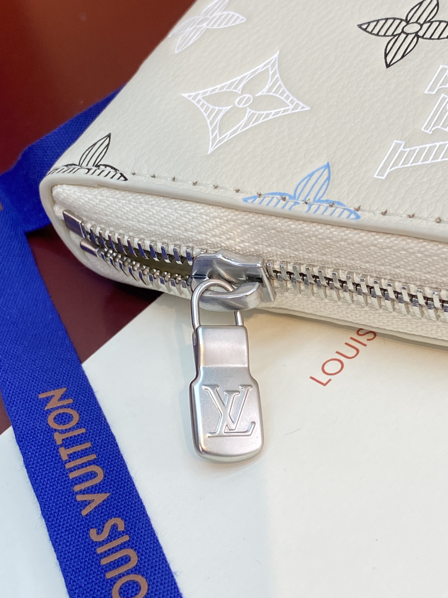 LV高仿Monogram印花全拉鍊長夾 白藍配色時尚錢包| 7 LV高仿Monogram印花全拉鍊長夾 白藍配色時尚錢包