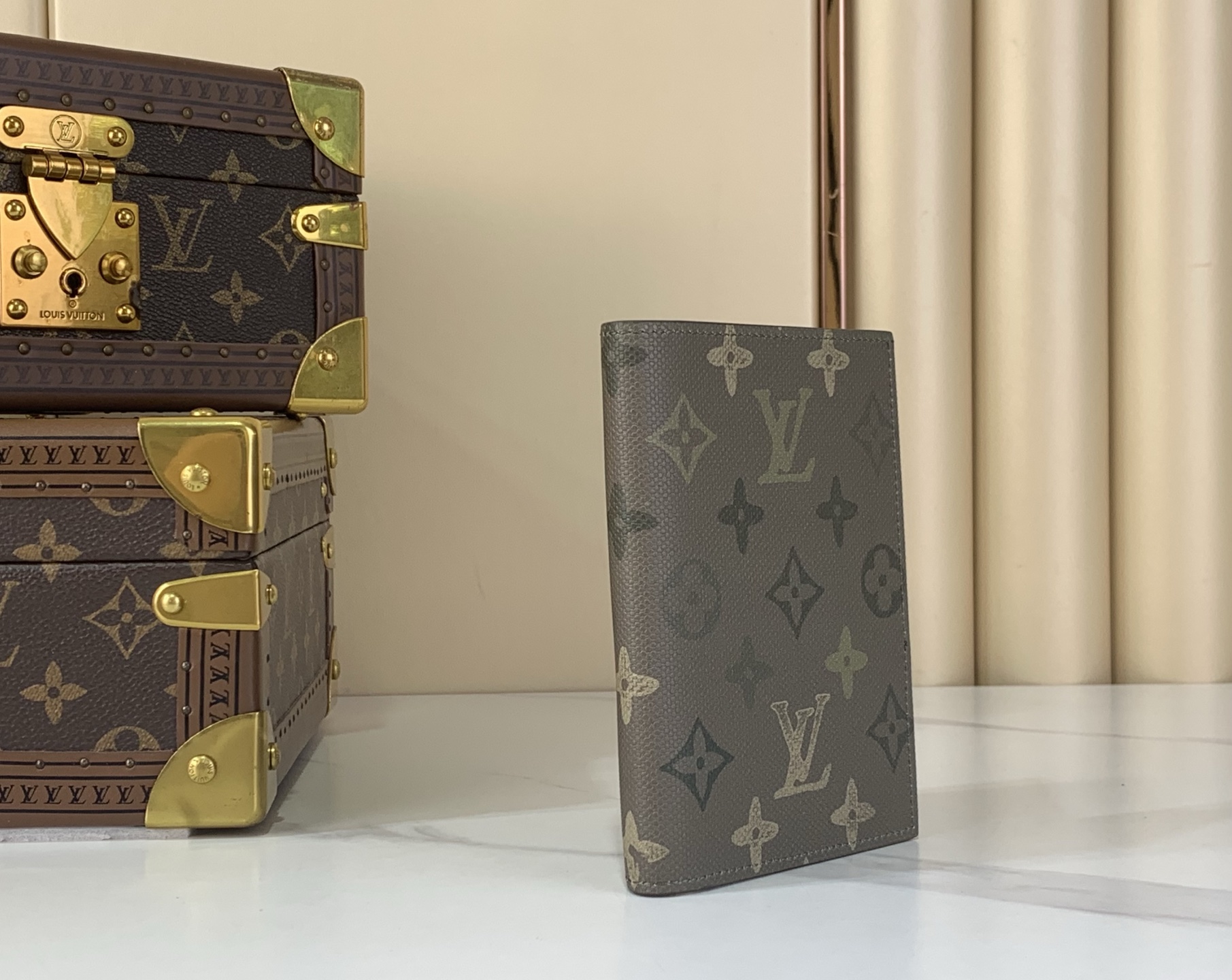 LV高仿Monogram Eclipse護照夾 商務旅行證件套| 13 LV高仿Monogram Eclipse護照夾 商務旅行證件套