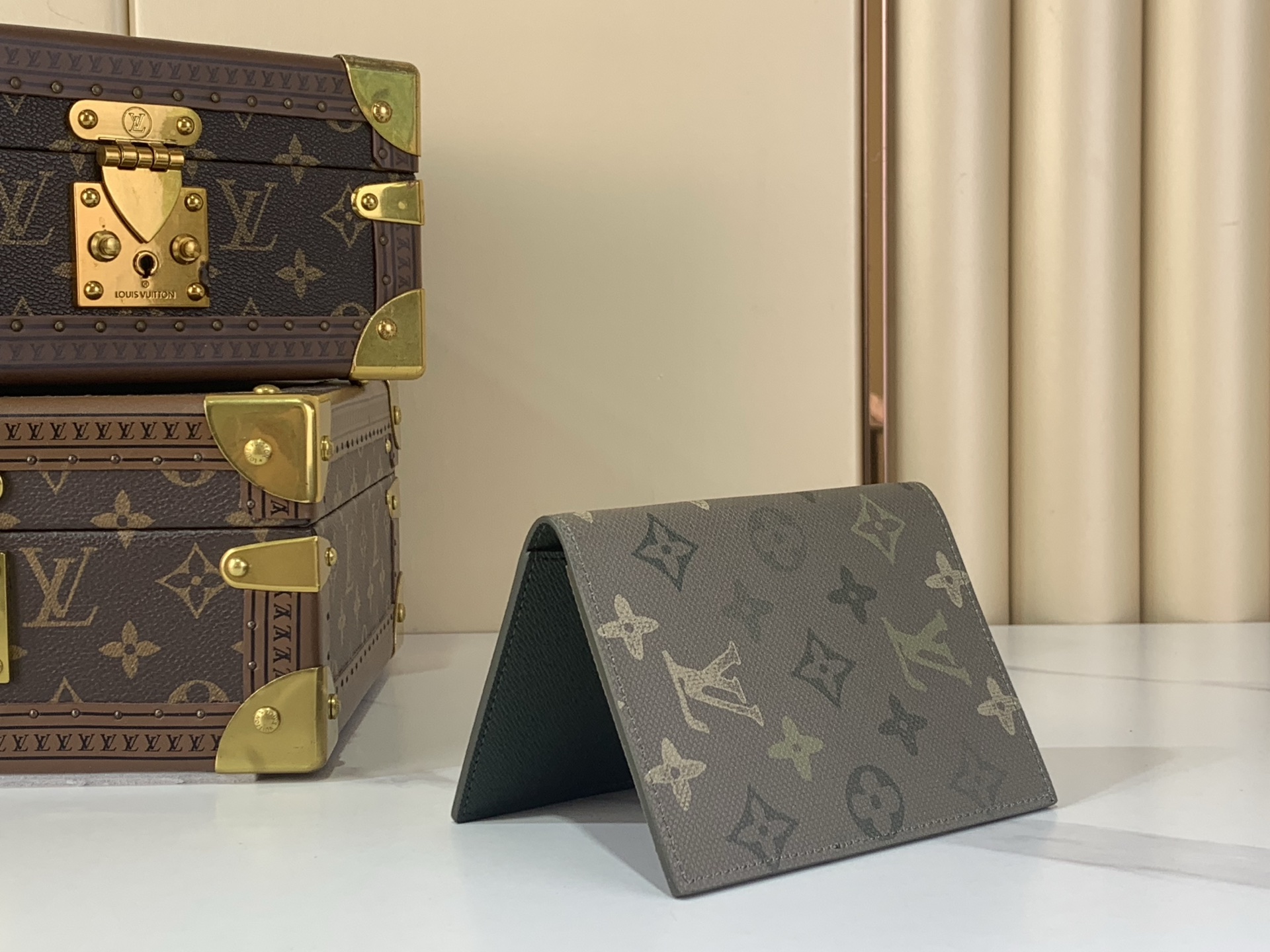 LV高仿Monogram Eclipse護照夾 商務旅行證件套| 12 LV高仿Monogram Eclipse護照夾 商務旅行證件套