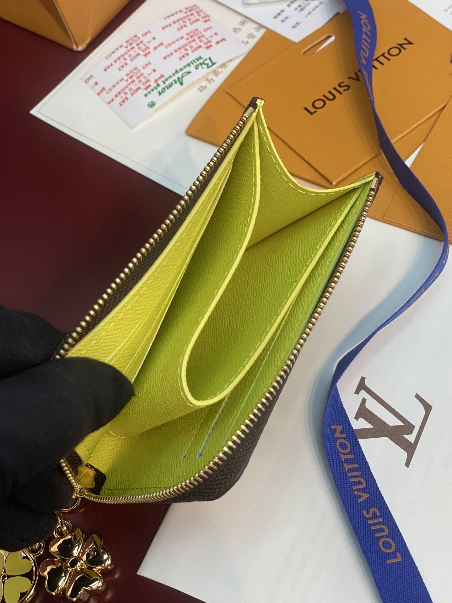 LV一比一Monogram鑰匙零錢包 黃色內裡迷你收納包| 11 LV一比一Monogram鑰匙零錢包 黃色內裡迷你收納包