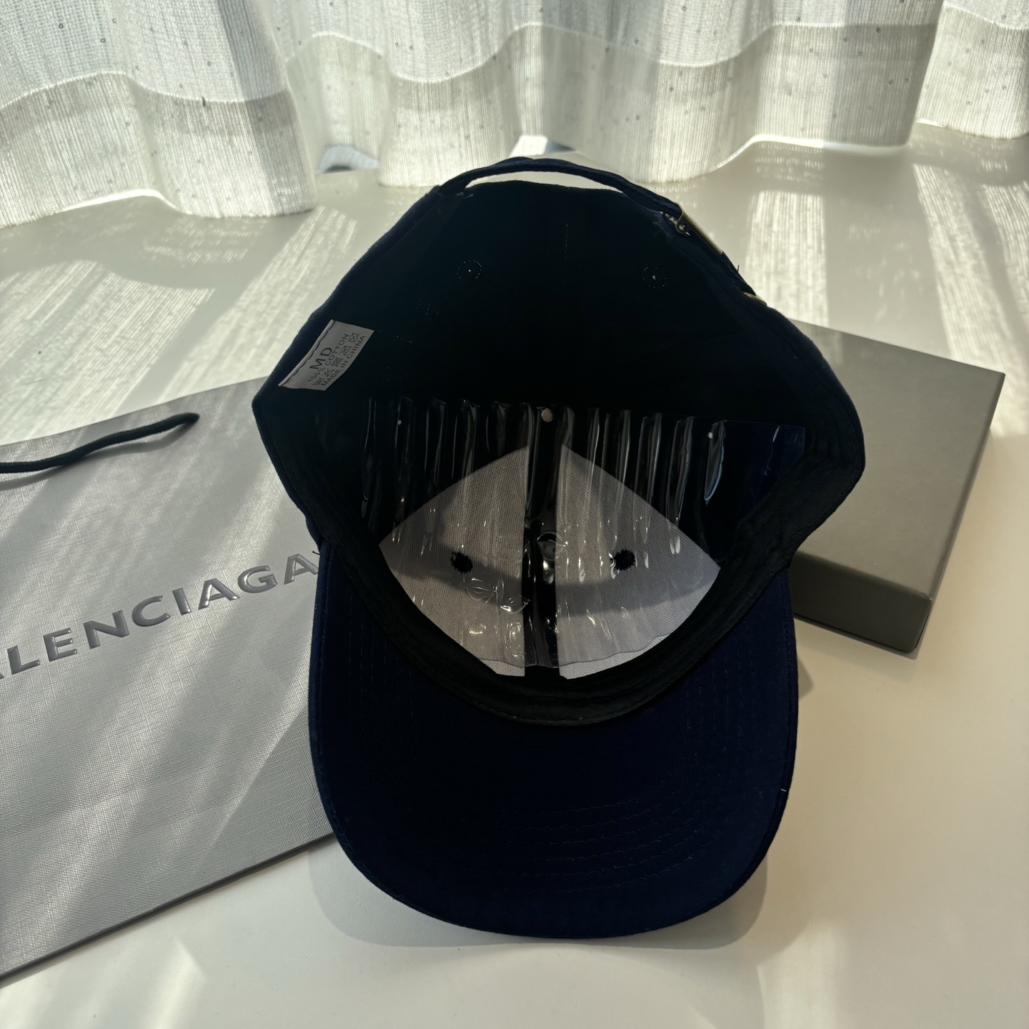 Balenciaga一比一男女款棒球帽極簡Logo設計百搭時尚帽款| 10 Balenciaga一比一男女款棒球帽極簡Logo設計百搭時尚帽款