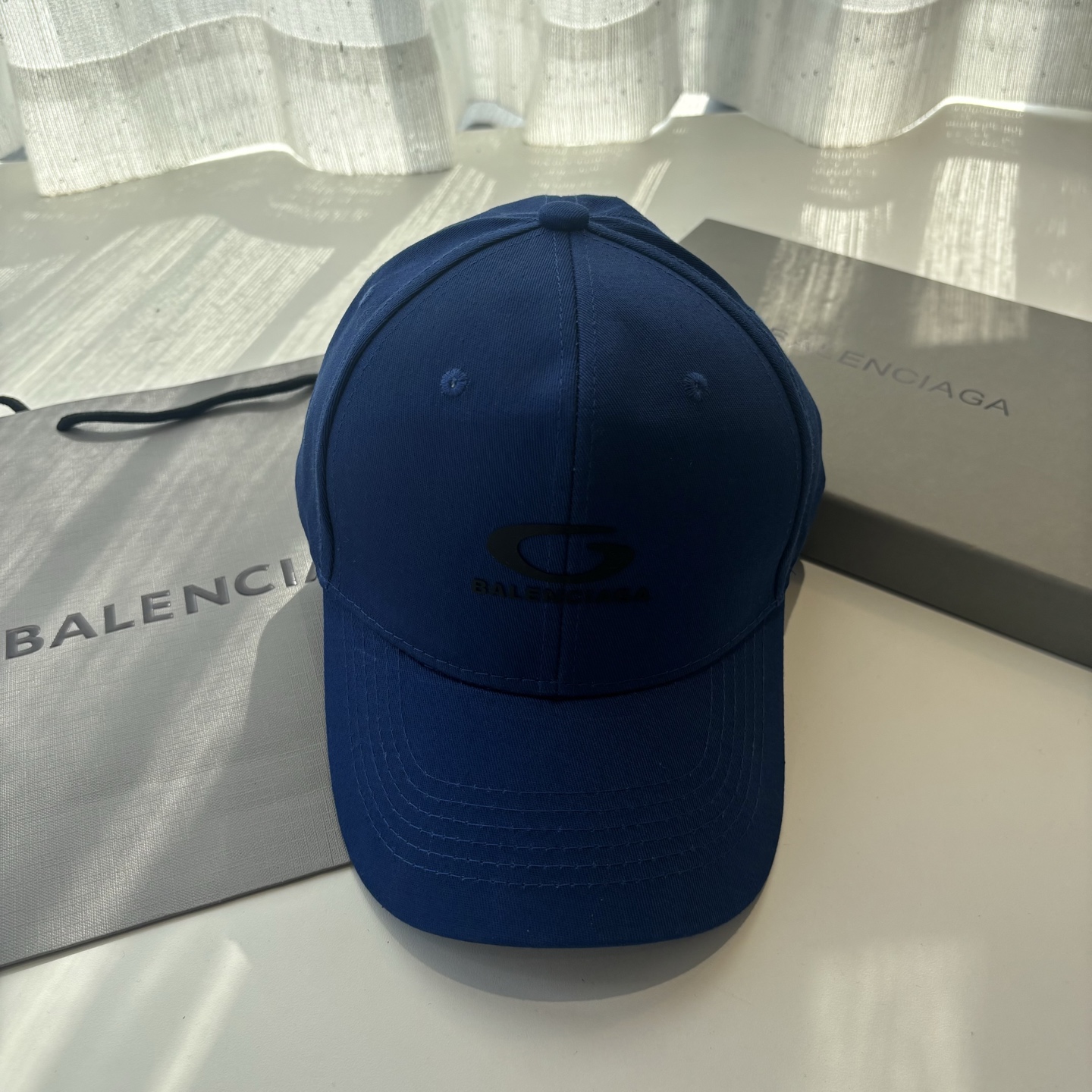 Balenciaga A貨男女款棒球帽經典刺繡Logo休閒百搭帽款| 3 Balenciaga A貨男女款棒球帽經典刺繡Logo休閒百搭帽款