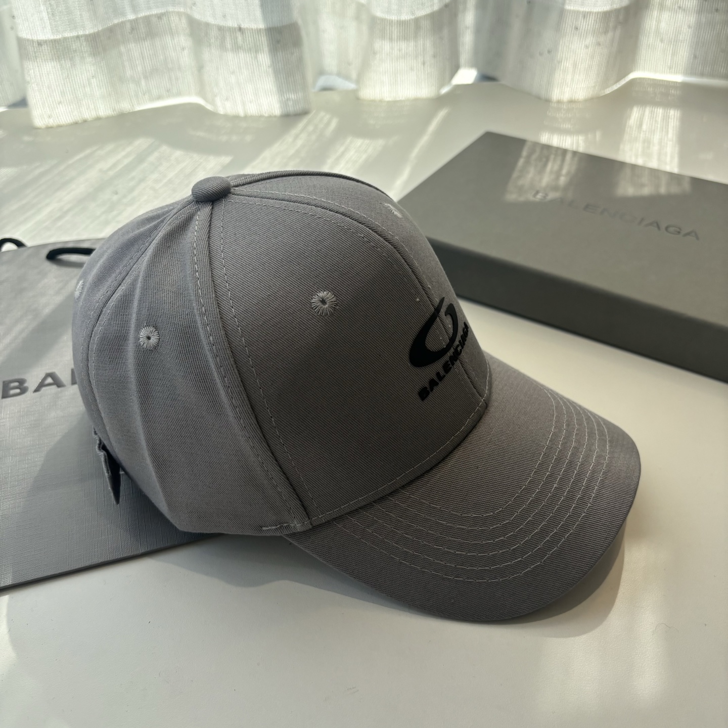 Balenciaga高仿男女款棒球帽低調Logo設計休閒百搭潮流帽| 6 Balenciaga高仿男女款棒球帽低調Logo設計休閒百搭潮流帽