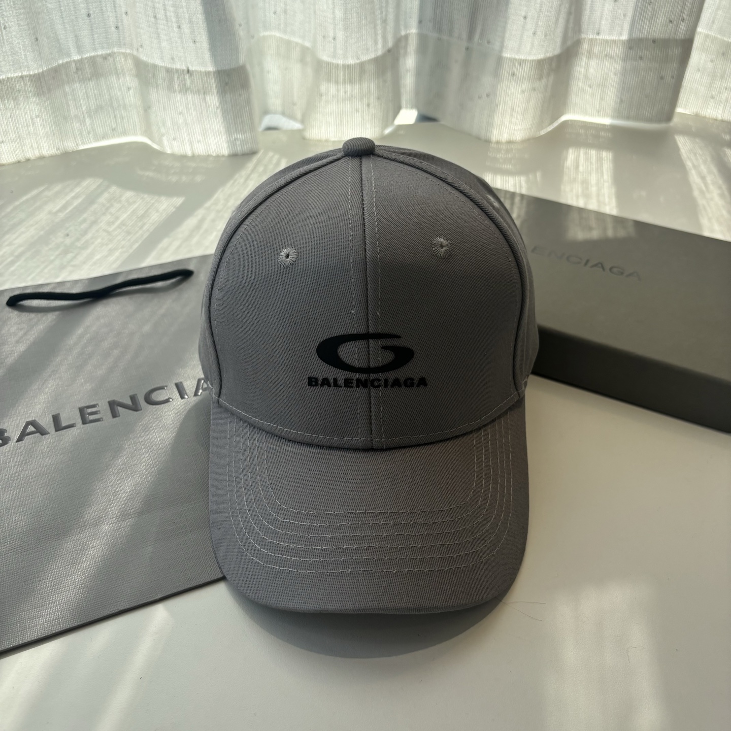 Balenciaga高仿男女款棒球帽低調Logo設計休閒百搭潮流帽| 3 Balenciaga高仿男女款棒球帽低調Logo設計休閒百搭潮流帽