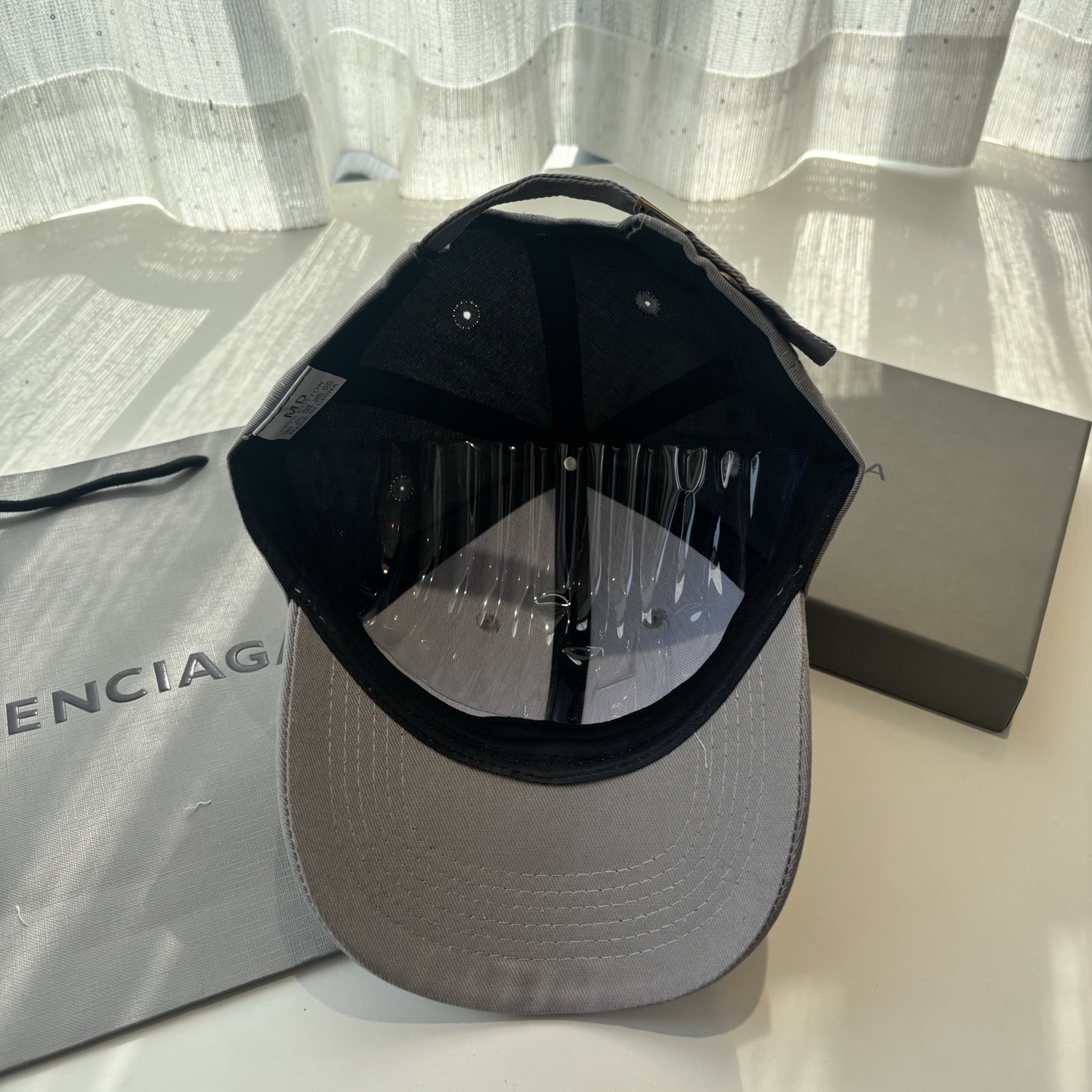 Balenciaga高仿男女款棒球帽低調Logo設計休閒百搭潮流帽| 9 Balenciaga高仿男女款棒球帽低調Logo設計休閒百搭潮流帽