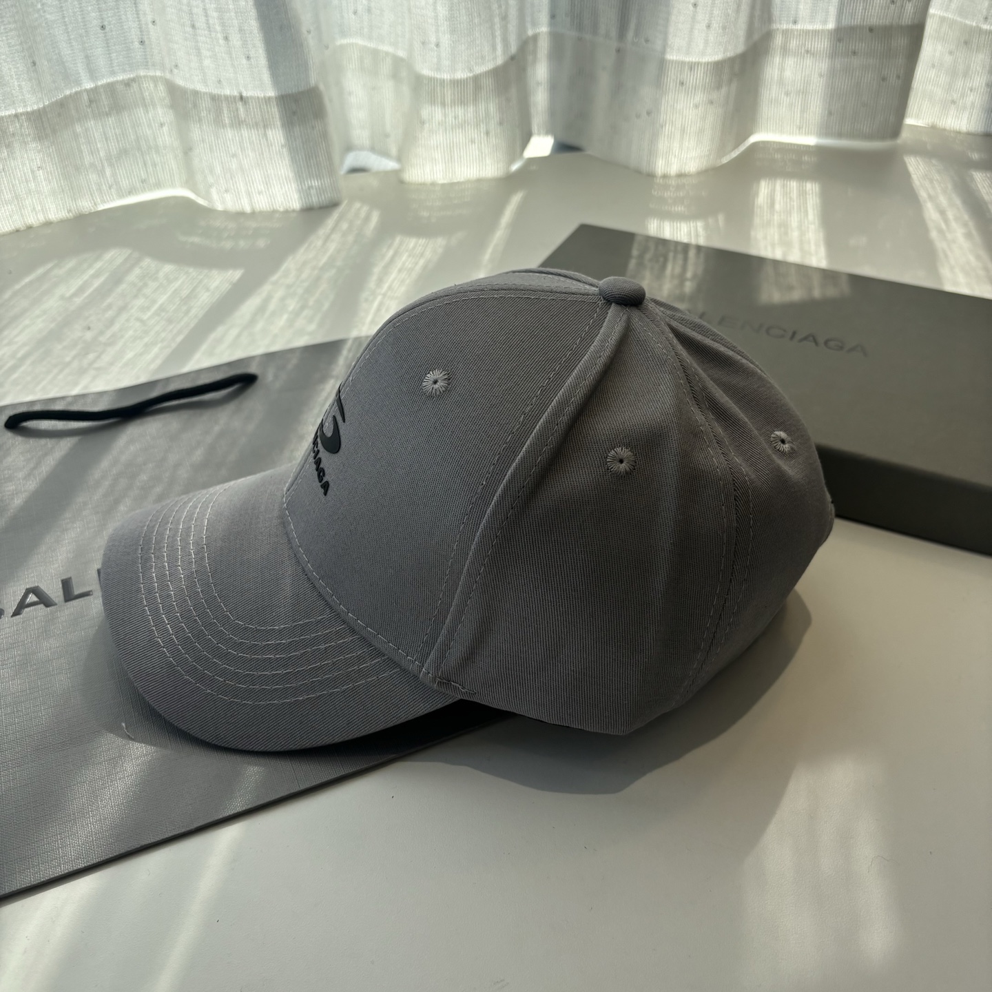 Balenciaga高仿男女款棒球帽低調Logo設計休閒百搭潮流帽| 8 Balenciaga高仿男女款棒球帽低調Logo設計休閒百搭潮流帽