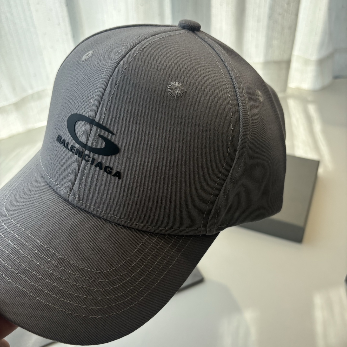 Balenciaga高仿男女款棒球帽低調Logo設計休閒百搭潮流帽| 7 Balenciaga高仿男女款棒球帽低調Logo設計休閒百搭潮流帽
