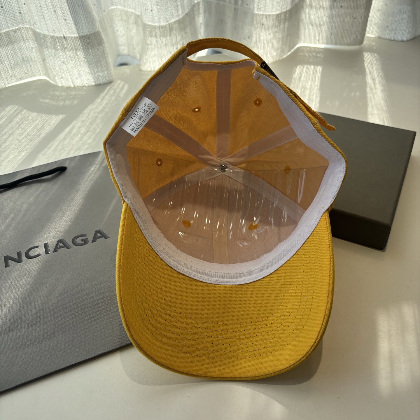 Balenciaga一比一男女款棒球帽亮眼黃配色潮流街頭百搭帽| 8 Balenciaga一比一男女款棒球帽亮眼黃配色潮流街頭百搭帽