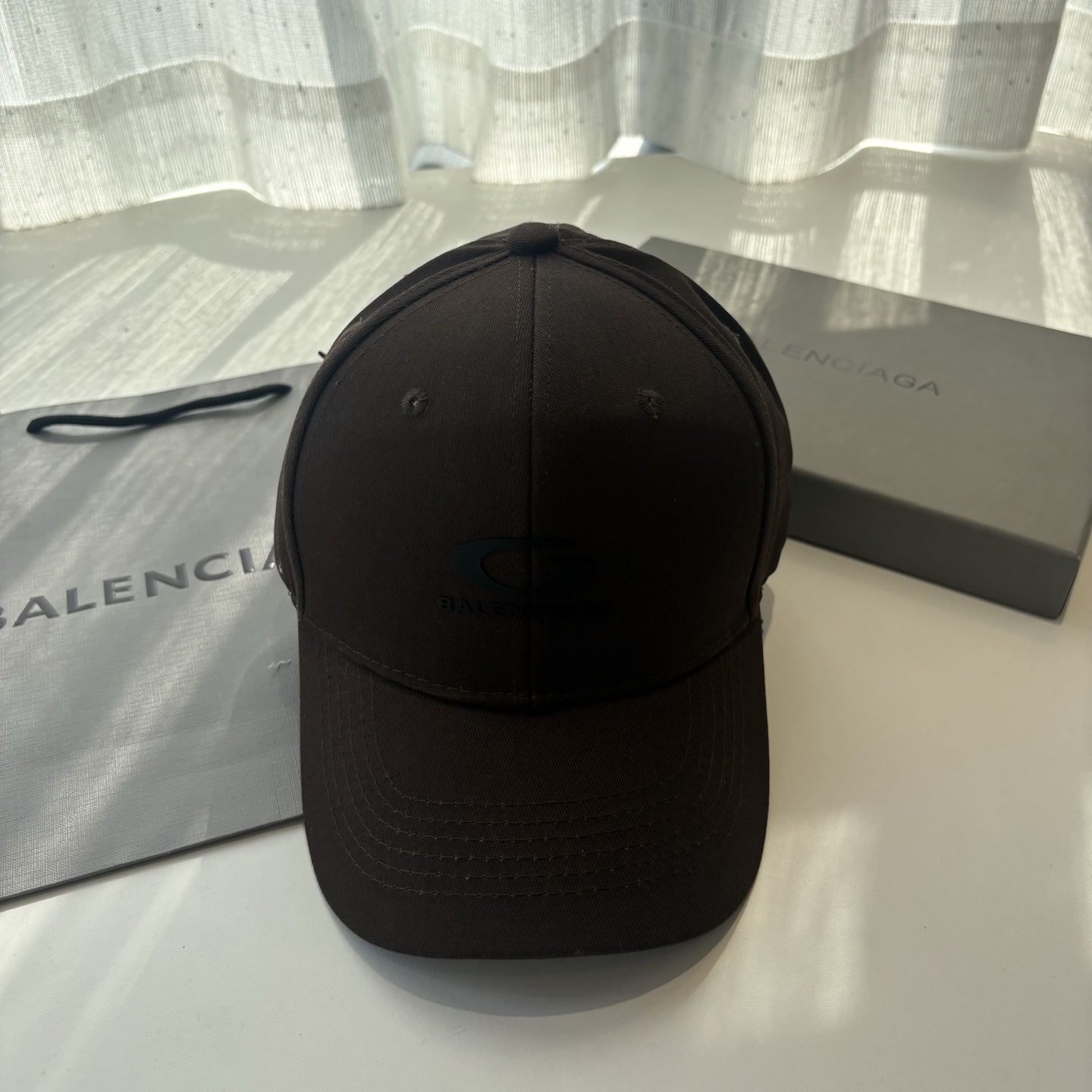 Balenciaga A貨男女款棒球帽全黑隱藏Logo低調百搭休閒帽| 3 Balenciaga A貨男女款棒球帽全黑隱藏Logo低調百搭休閒帽