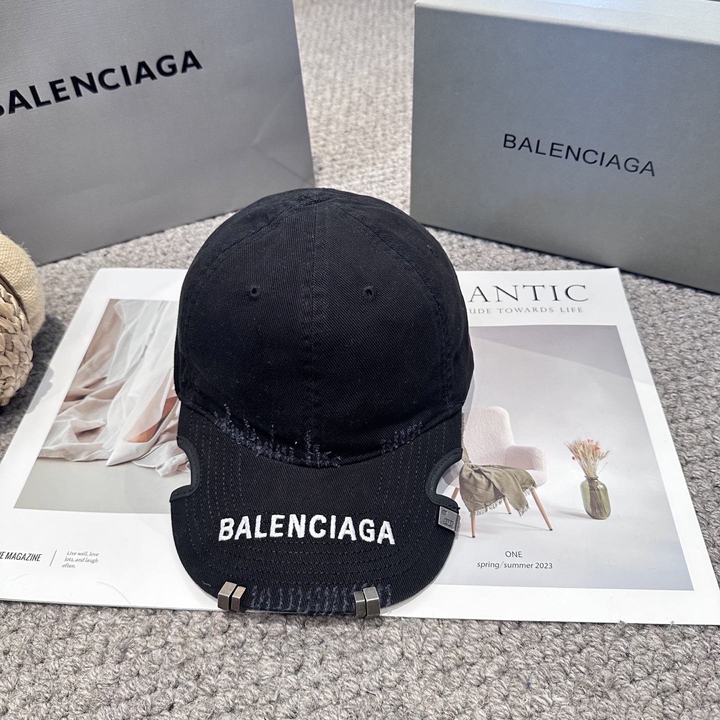 Balenciaga高仿男女款做舊破壞風棒球帽街頭潮流個性帽款| 3 Balenciaga高仿男女款做舊破壞風棒球帽街頭潮流個性帽款