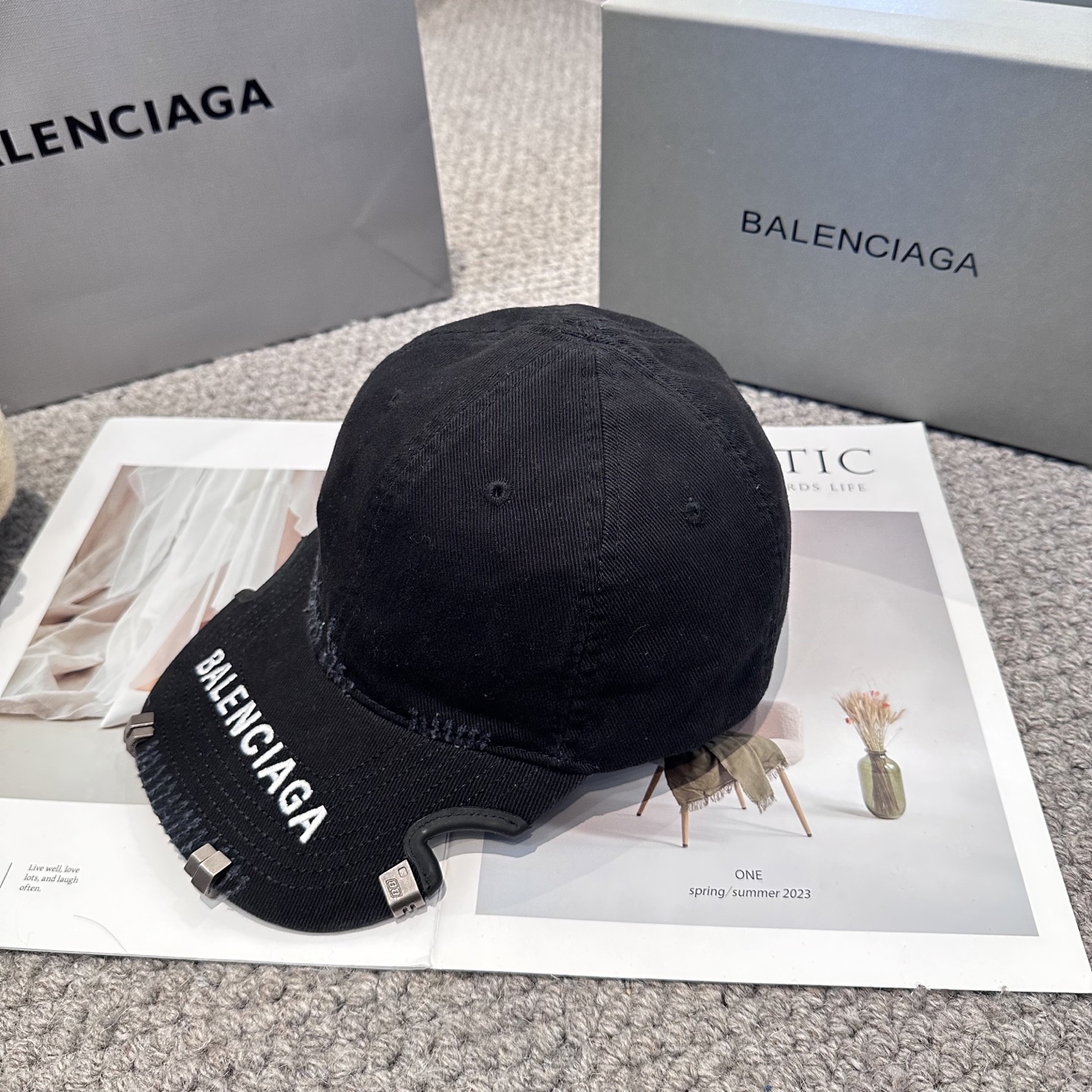 Balenciaga高仿男女款做舊破壞風棒球帽街頭潮流個性帽款| 14 Balenciaga高仿男女款做舊破壞風棒球帽街頭潮流個性帽款