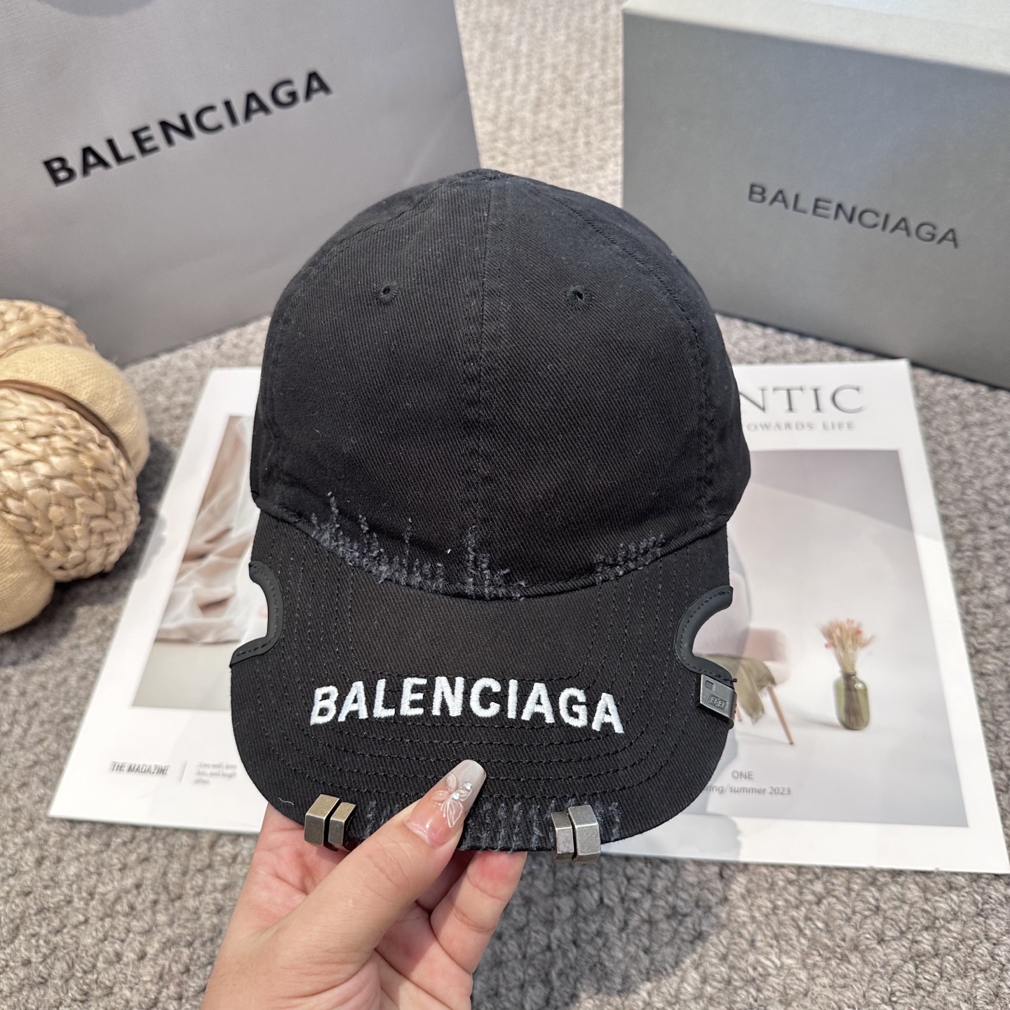 Balenciaga高仿男女款做舊破壞風棒球帽街頭潮流個性帽款| 12 Balenciaga高仿男女款做舊破壞風棒球帽街頭潮流個性帽款