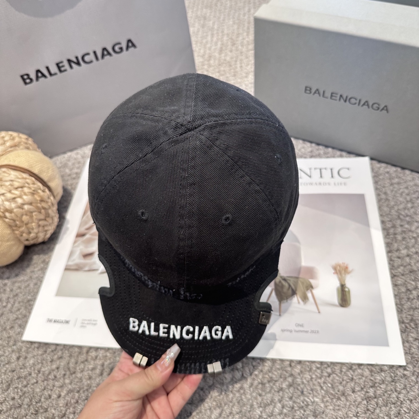 Balenciaga高仿男女款做舊破壞風棒球帽街頭潮流個性帽款| 11 Balenciaga高仿男女款做舊破壞風棒球帽街頭潮流個性帽款