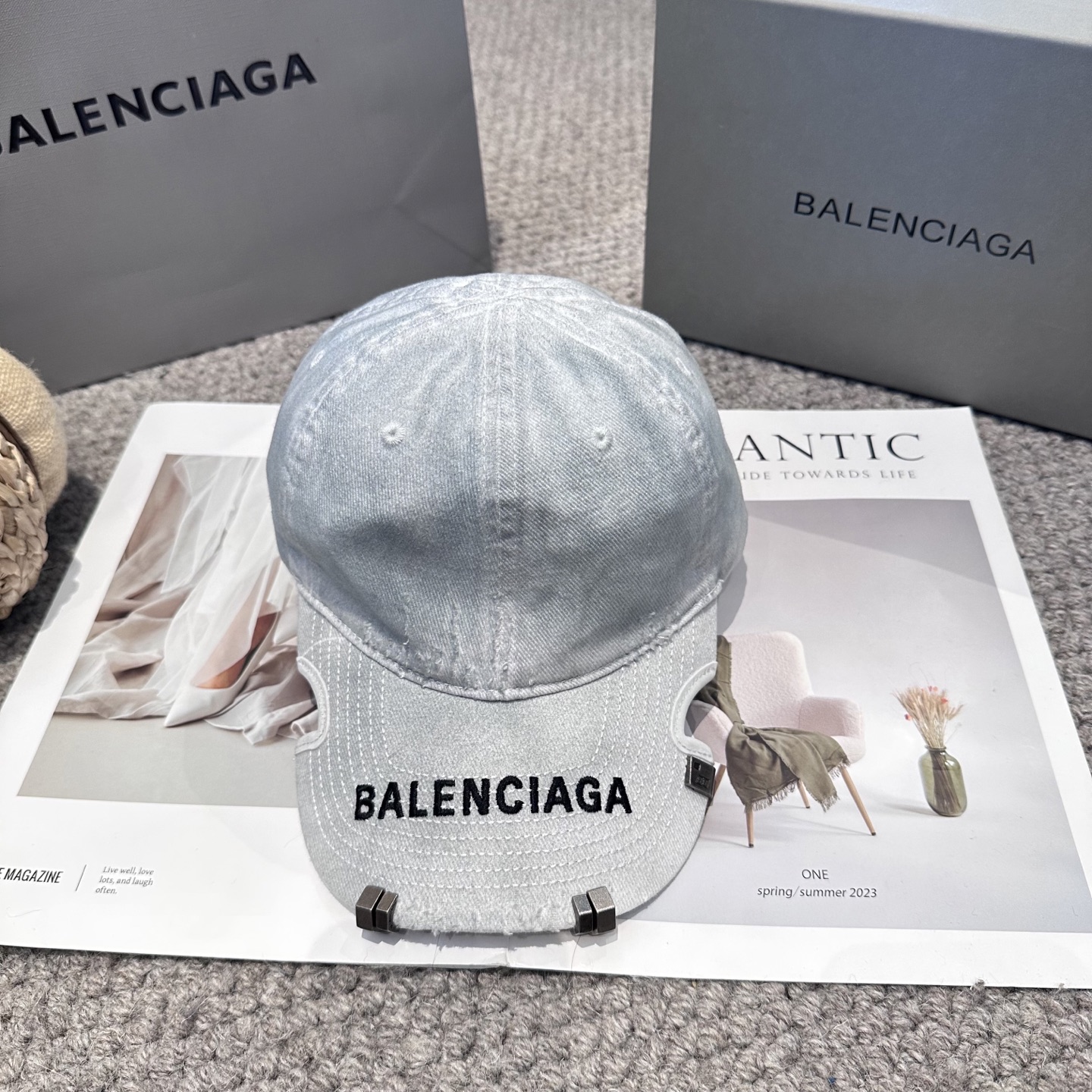 Balenciaga高仿男女款做舊水洗棒球帽淺藍復古潮流百搭帽| 3 Balenciaga高仿男女款做舊水洗棒球帽淺藍復古潮流百搭帽