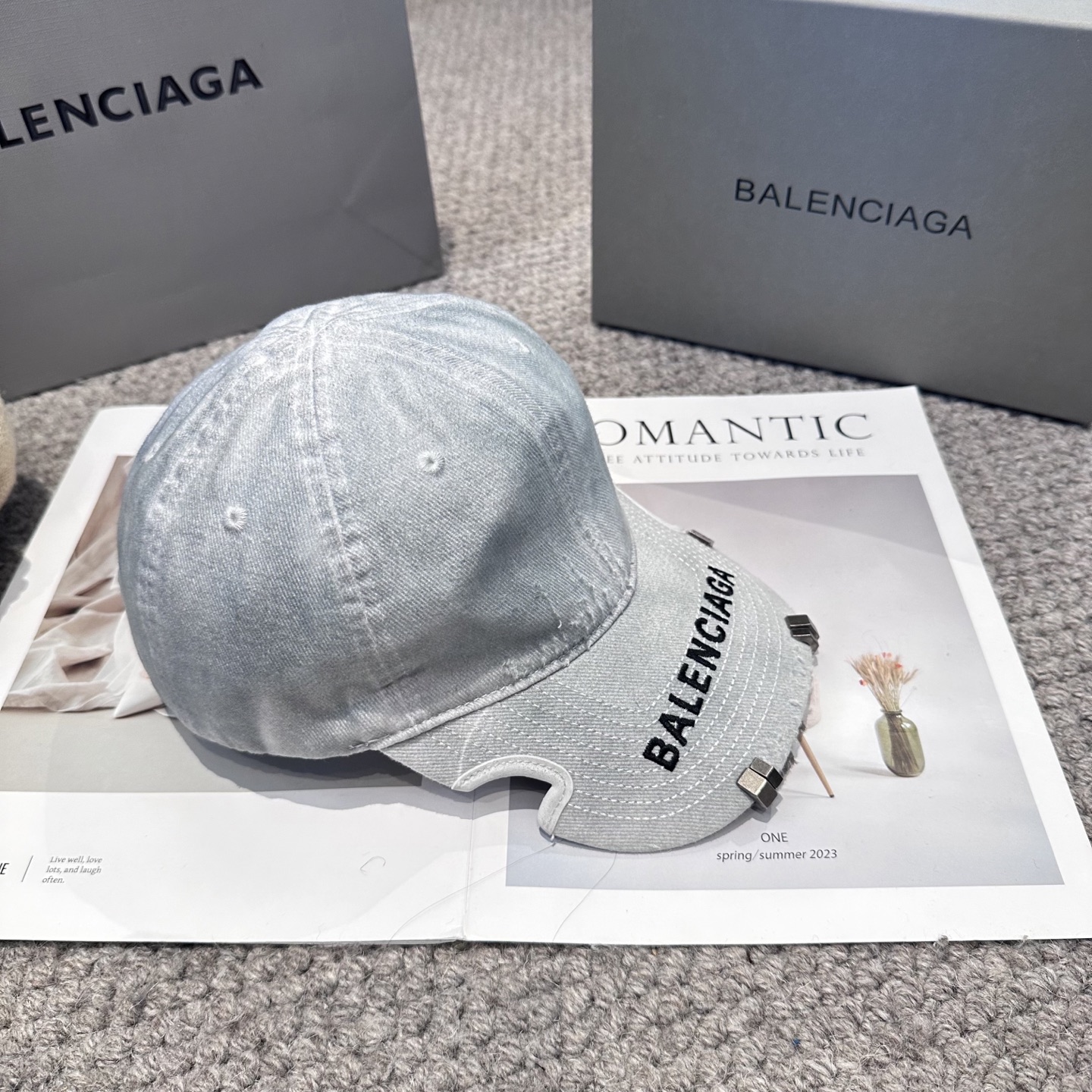 Balenciaga高仿男女款做舊水洗棒球帽淺藍復古潮流百搭帽| 12 Balenciaga高仿男女款做舊水洗棒球帽淺藍復古潮流百搭帽