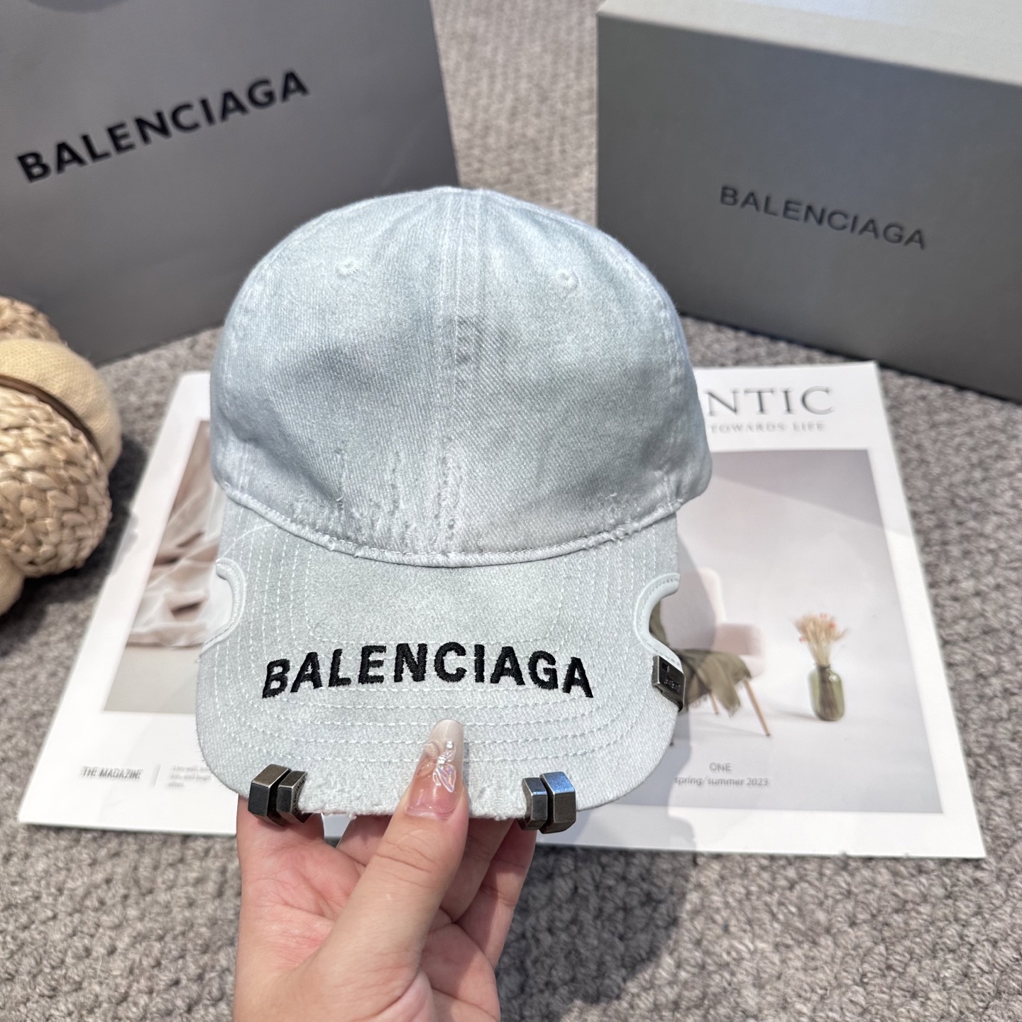 Balenciaga高仿男女款做舊水洗棒球帽淺藍復古潮流百搭帽| 11 Balenciaga高仿男女款做舊水洗棒球帽淺藍復古潮流百搭帽