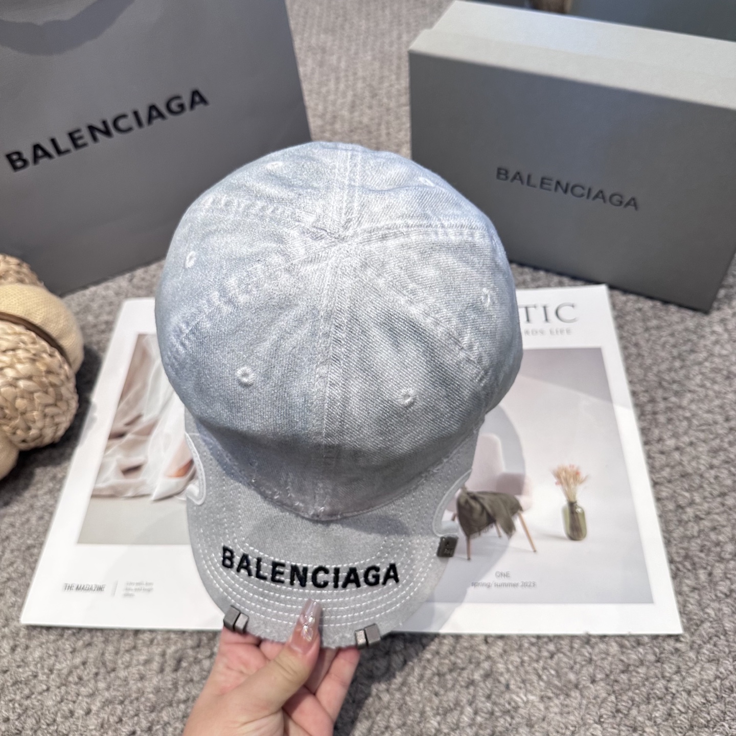 Balenciaga高仿男女款做舊水洗棒球帽淺藍復古潮流百搭帽| 10 Balenciaga高仿男女款做舊水洗棒球帽淺藍復古潮流百搭帽