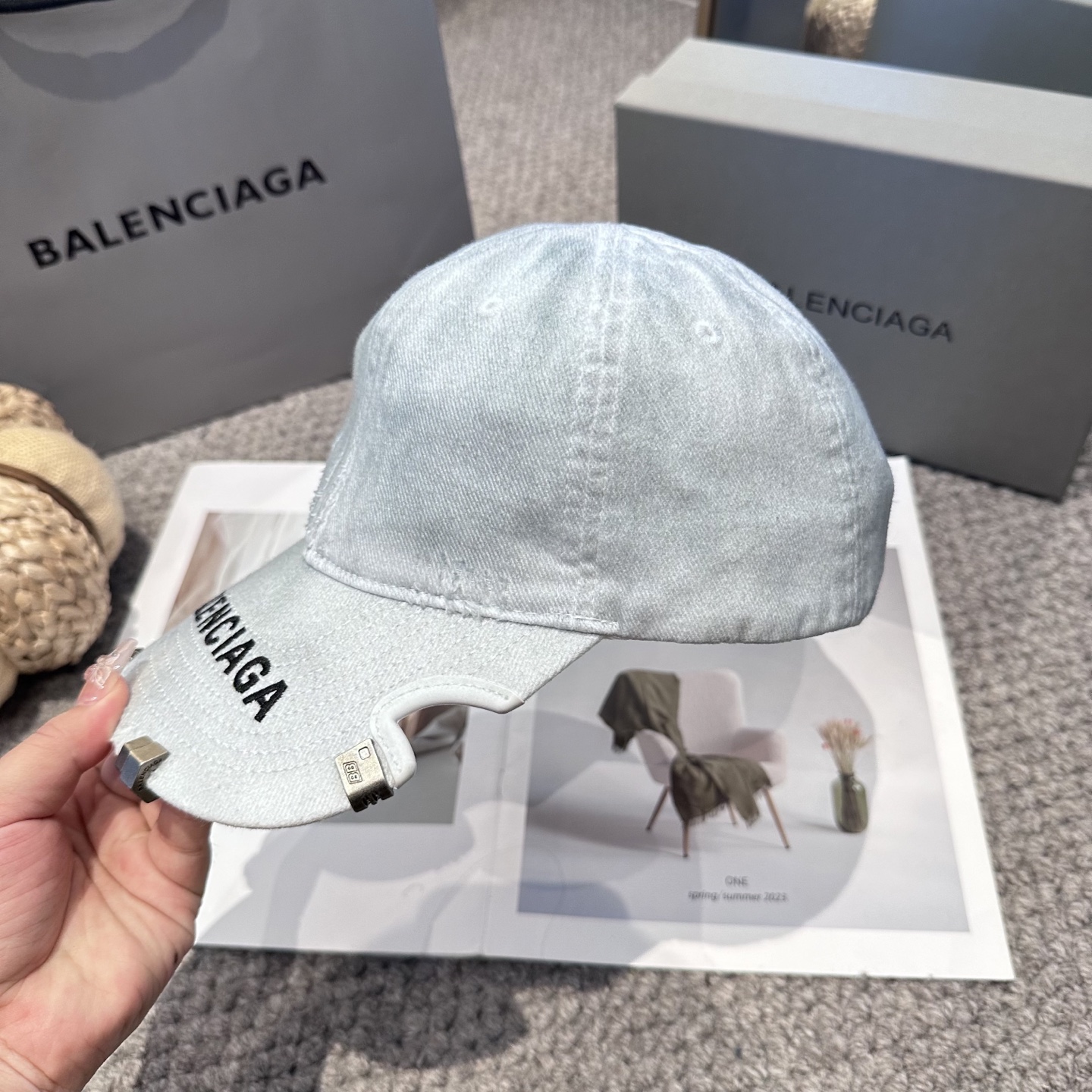 Balenciaga高仿男女款做舊水洗棒球帽淺藍復古潮流百搭帽| 9 Balenciaga高仿男女款做舊水洗棒球帽淺藍復古潮流百搭帽