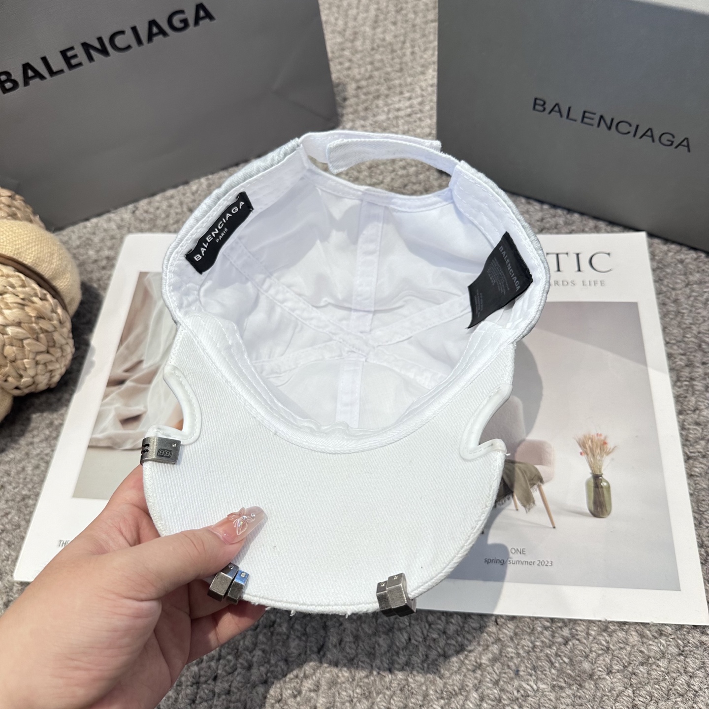 Balenciaga高仿男女款做舊水洗棒球帽淺藍復古潮流百搭帽| 7 Balenciaga高仿男女款做舊水洗棒球帽淺藍復古潮流百搭帽
