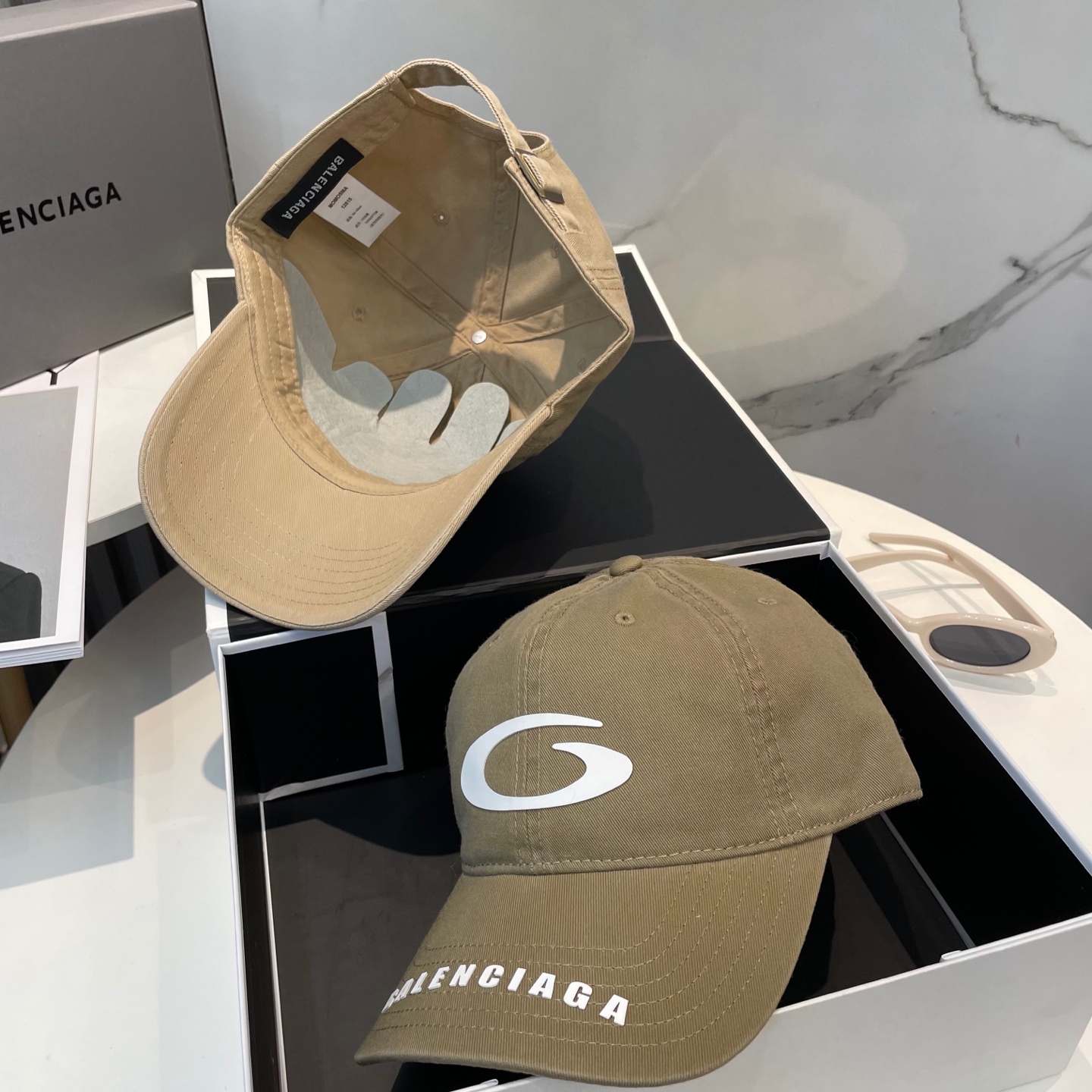 Balenciaga高仿男女款立體Logo棒球帽米色簡約百搭休閒帽| 13 Balenciaga高仿男女款立體Logo棒球帽米色簡約百搭休閒帽