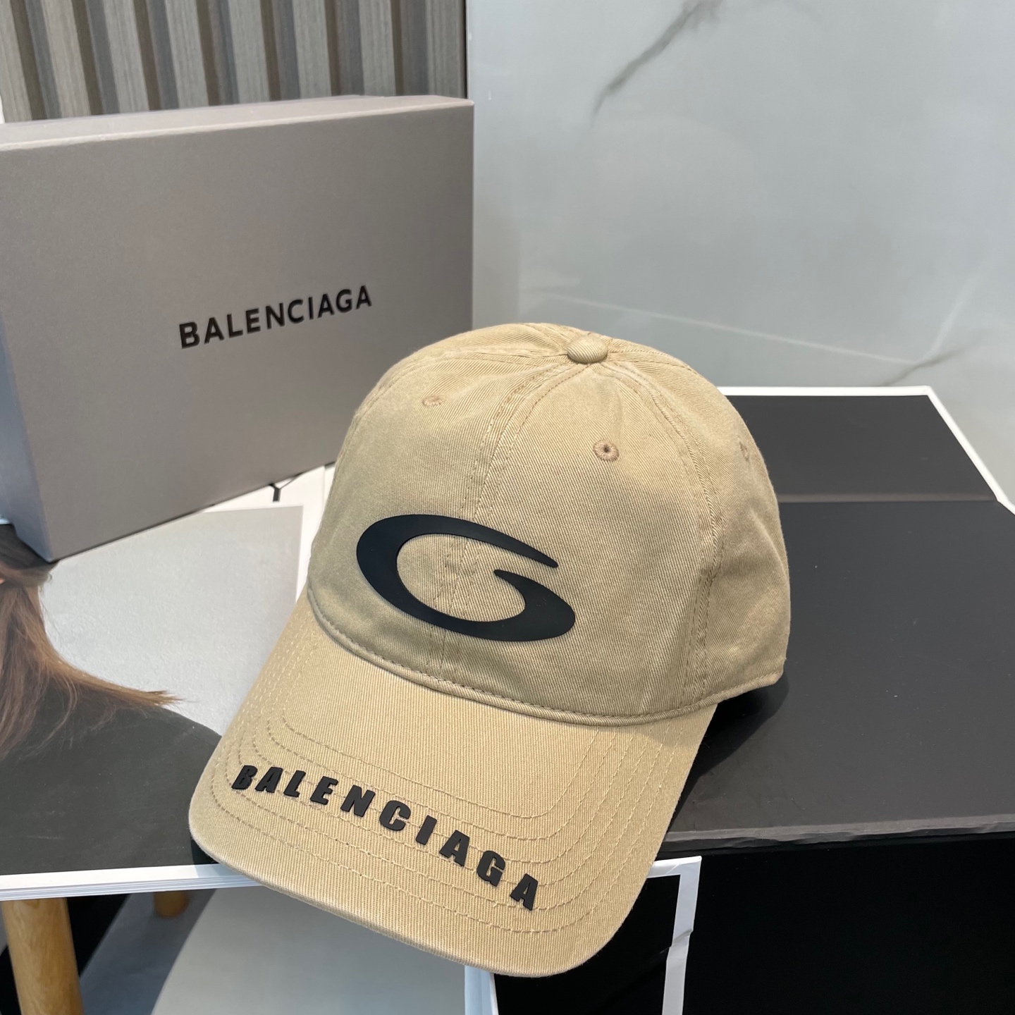 Balenciaga高仿男女款立體Logo棒球帽米色簡約百搭休閒帽| 10 Balenciaga高仿男女款立體Logo棒球帽米色簡約百搭休閒帽