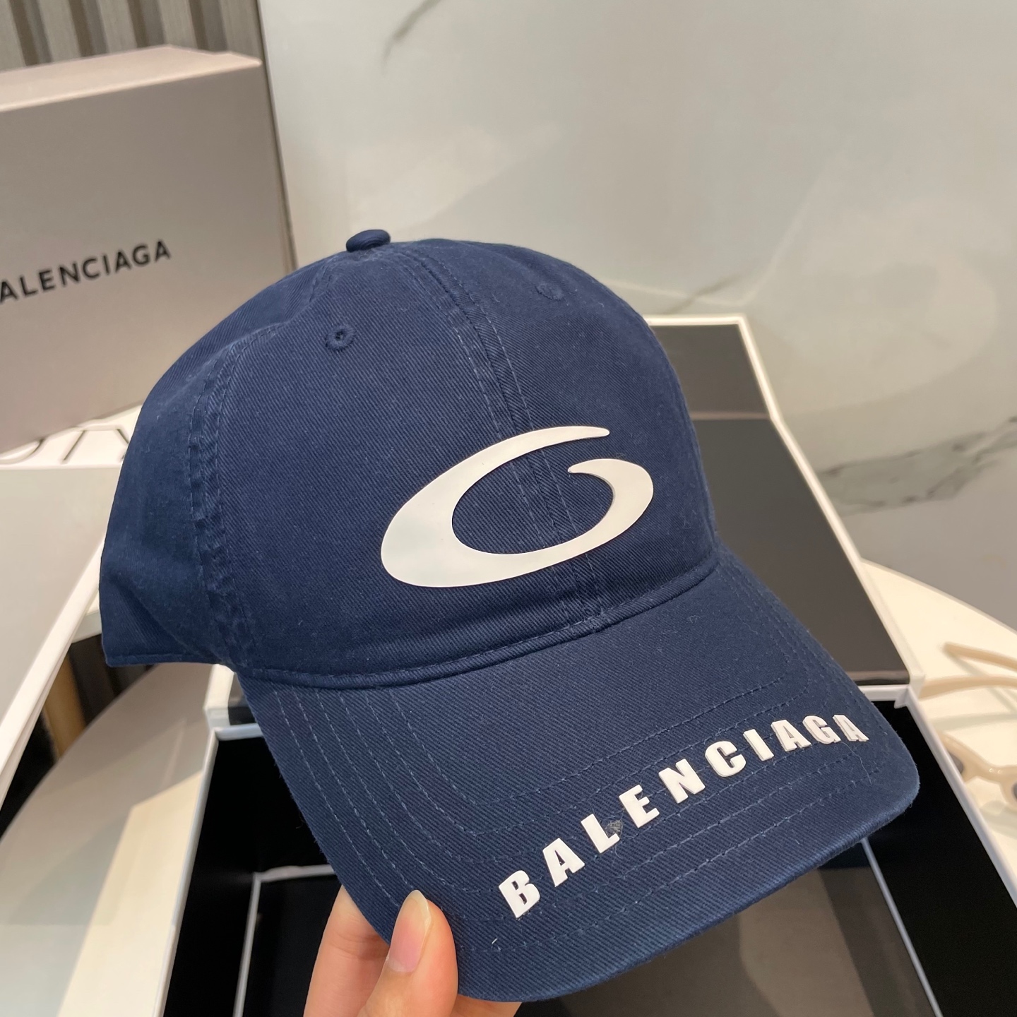 Balenciaga高仿男女款經典Logo棒球帽深藍休閒百搭通勤帽| 8 Balenciaga高仿男女款經典Logo棒球帽深藍休閒百搭通勤帽