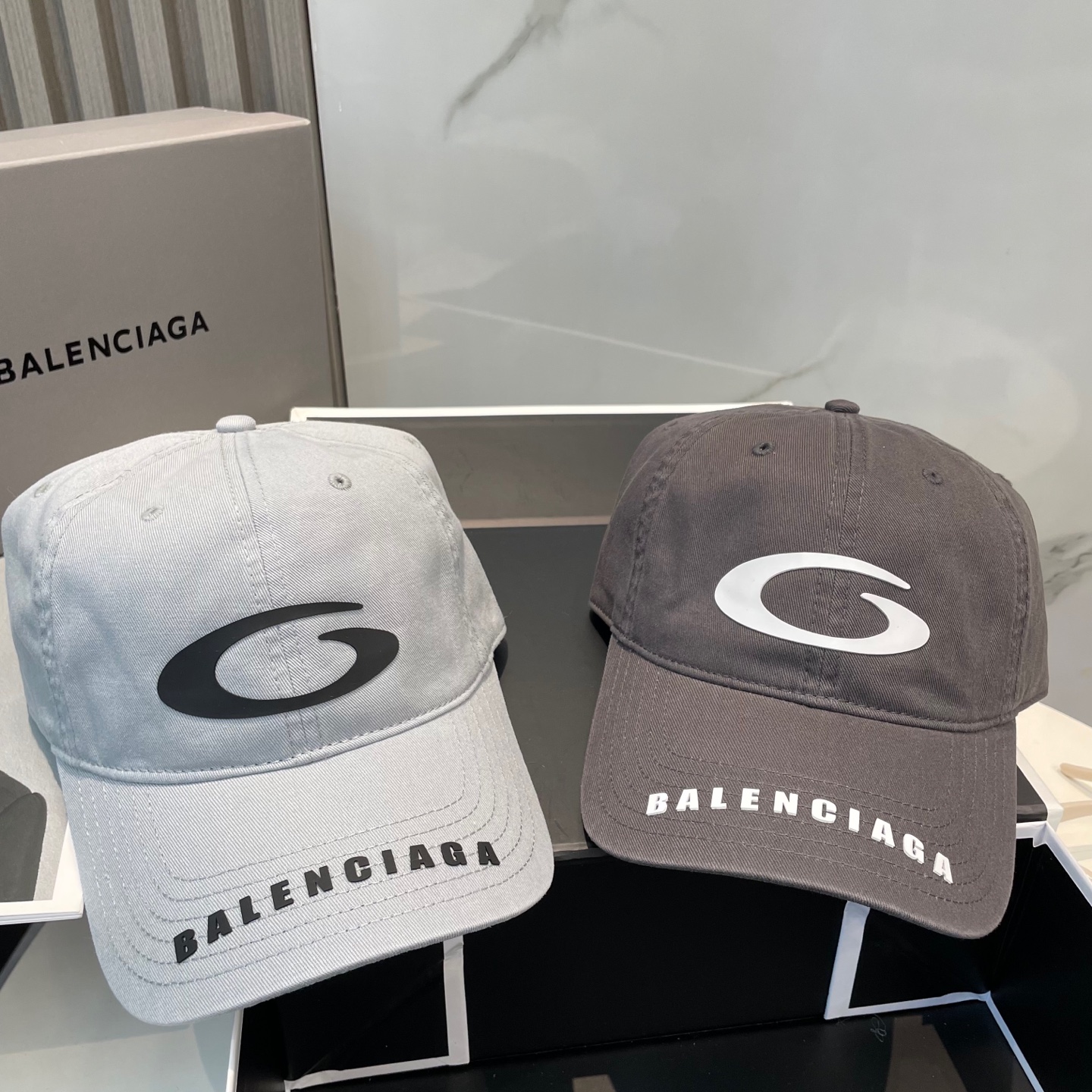 Balenciaga高仿男女款立体G字母棒球帽浅灰色百搭休闲潮帽| 11 Balenciaga高仿男女款立体G字母棒球帽浅灰色百搭休闲潮帽