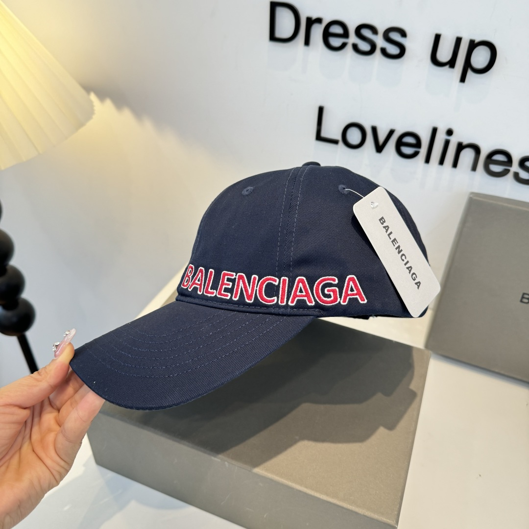 Balenciaga高仿男女款刺繡Logo棒球帽黑色紅字休閒百搭潮流帽| 10 Balenciaga高仿男女款刺繡Logo棒球帽黑色紅字休閒百搭潮流帽