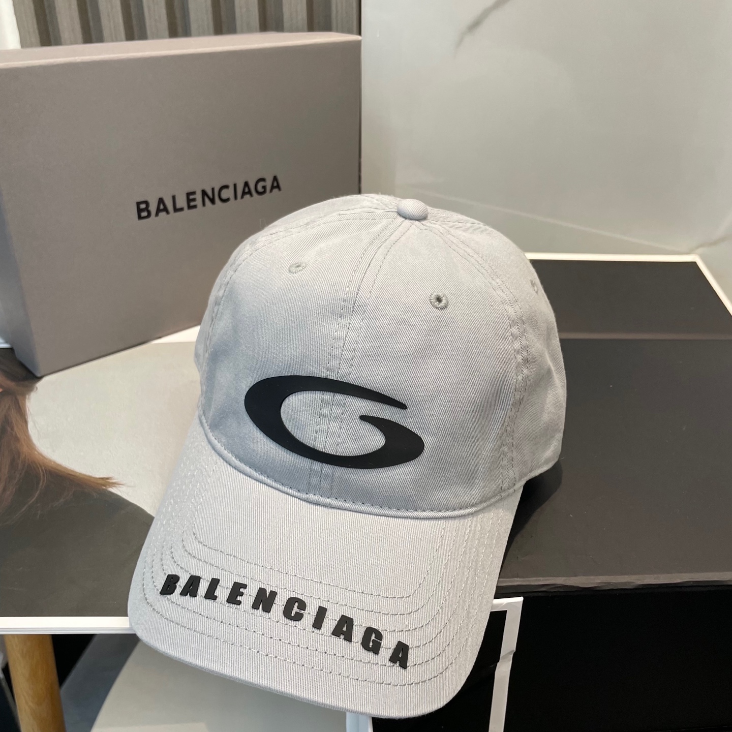 Balenciaga高仿男女款立体G字母棒球帽浅灰色百搭休闲潮帽| 10 Balenciaga高仿男女款立体G字母棒球帽浅灰色百搭休闲潮帽