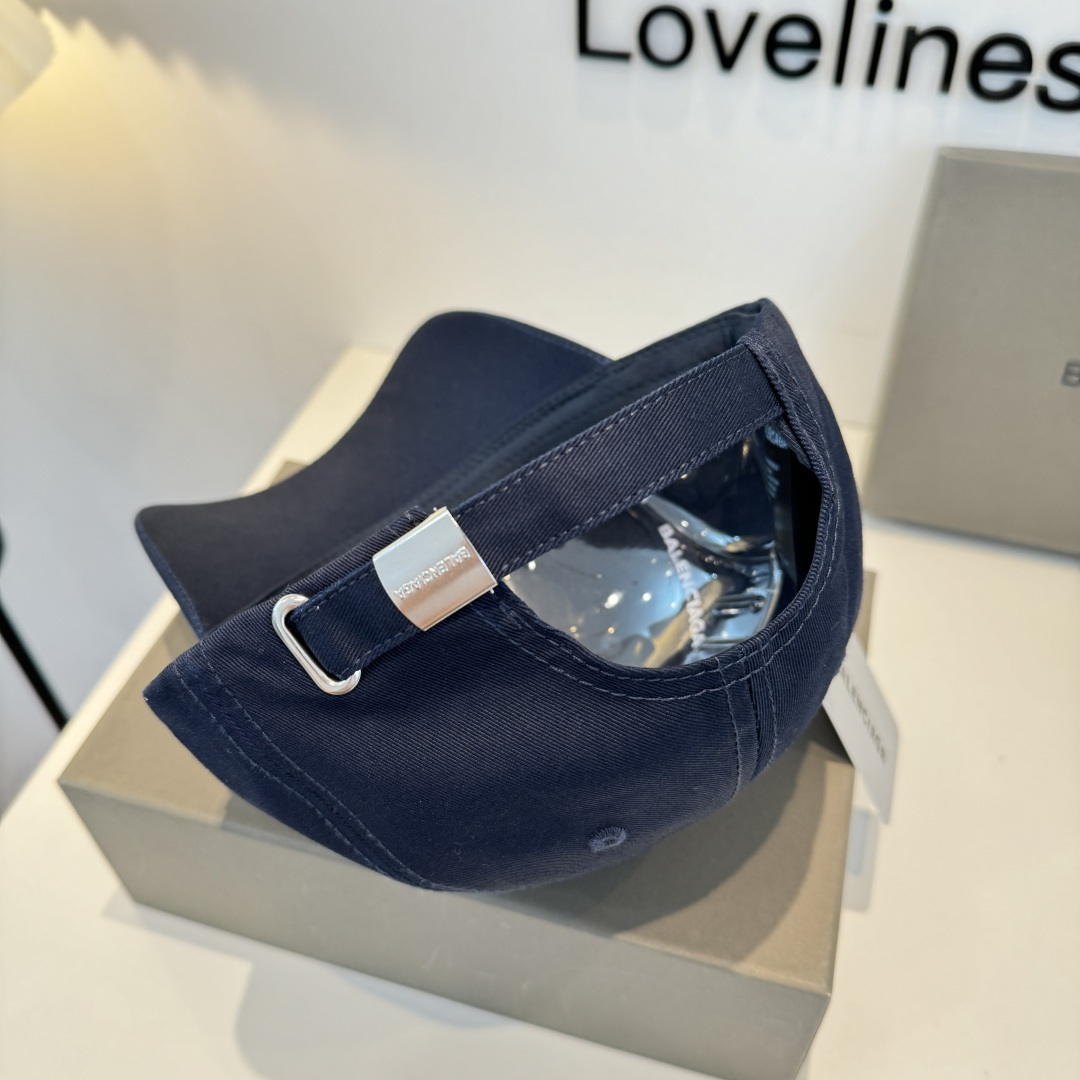 Balenciaga高仿男女款刺繡Logo棒球帽黑色紅字休閒百搭潮流帽| 9 Balenciaga高仿男女款刺繡Logo棒球帽黑色紅字休閒百搭潮流帽