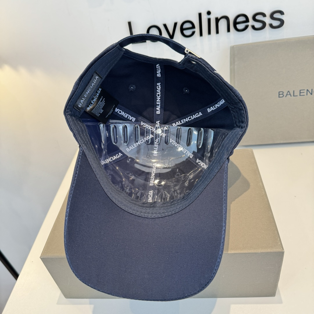 Balenciaga高仿男女款刺繡Logo棒球帽黑色紅字休閒百搭潮流帽| 8 Balenciaga高仿男女款刺繡Logo棒球帽黑色紅字休閒百搭潮流帽