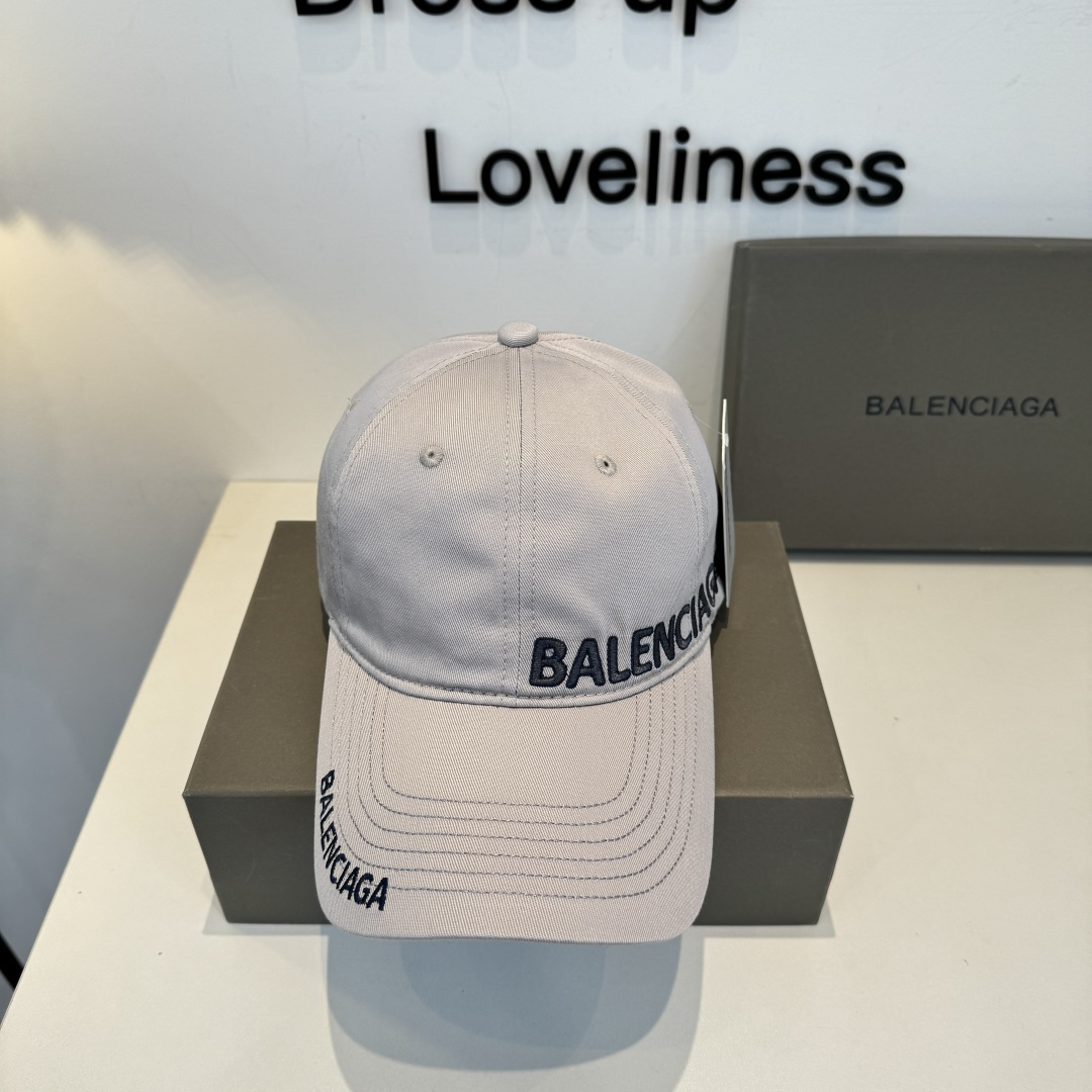 Balenciaga一比一男女款刺绣字母棒球帽浅灰色简约百搭款