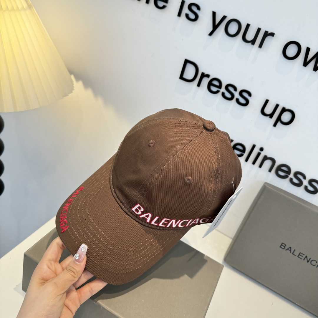 Balenciaga原单男女款刺绣Logo棒球帽棕色红字复古潮流帽| 9 Balenciaga原单男女款刺绣Logo棒球帽棕色红字复古潮流帽