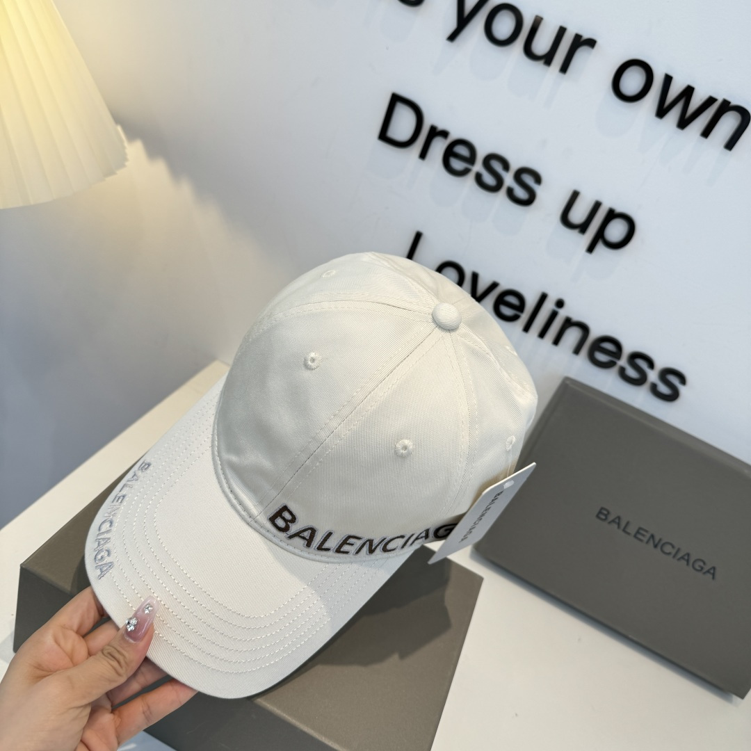 Balenciaga高仿男女款刺绣Logo棒球帽米白色简约百搭休闲帽| 10 Balenciaga高仿男女款刺绣Logo棒球帽米白色简约百搭休闲帽