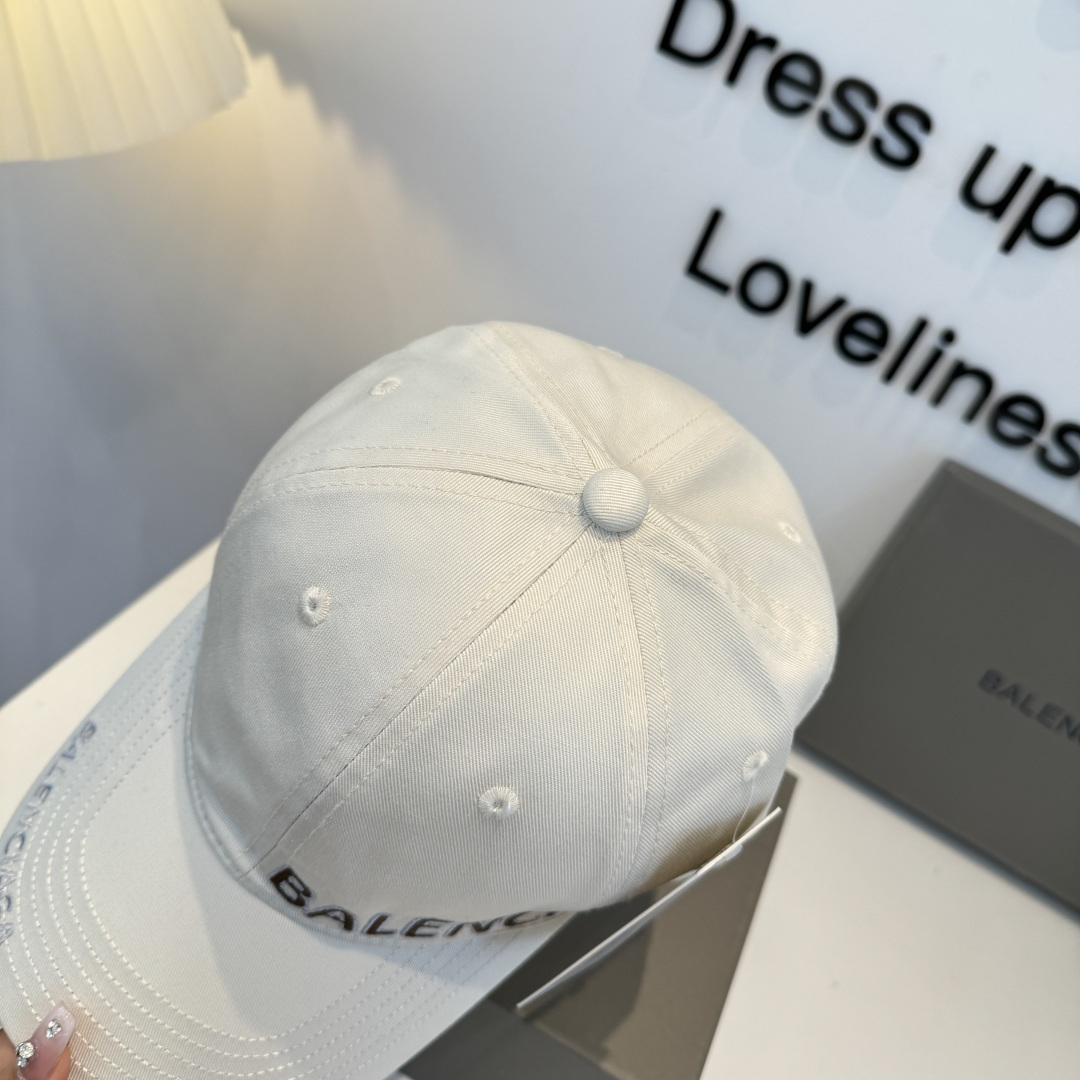 Balenciaga高仿男女款刺绣Logo棒球帽米白色简约百搭休闲帽| 9 Balenciaga高仿男女款刺绣Logo棒球帽米白色简约百搭休闲帽