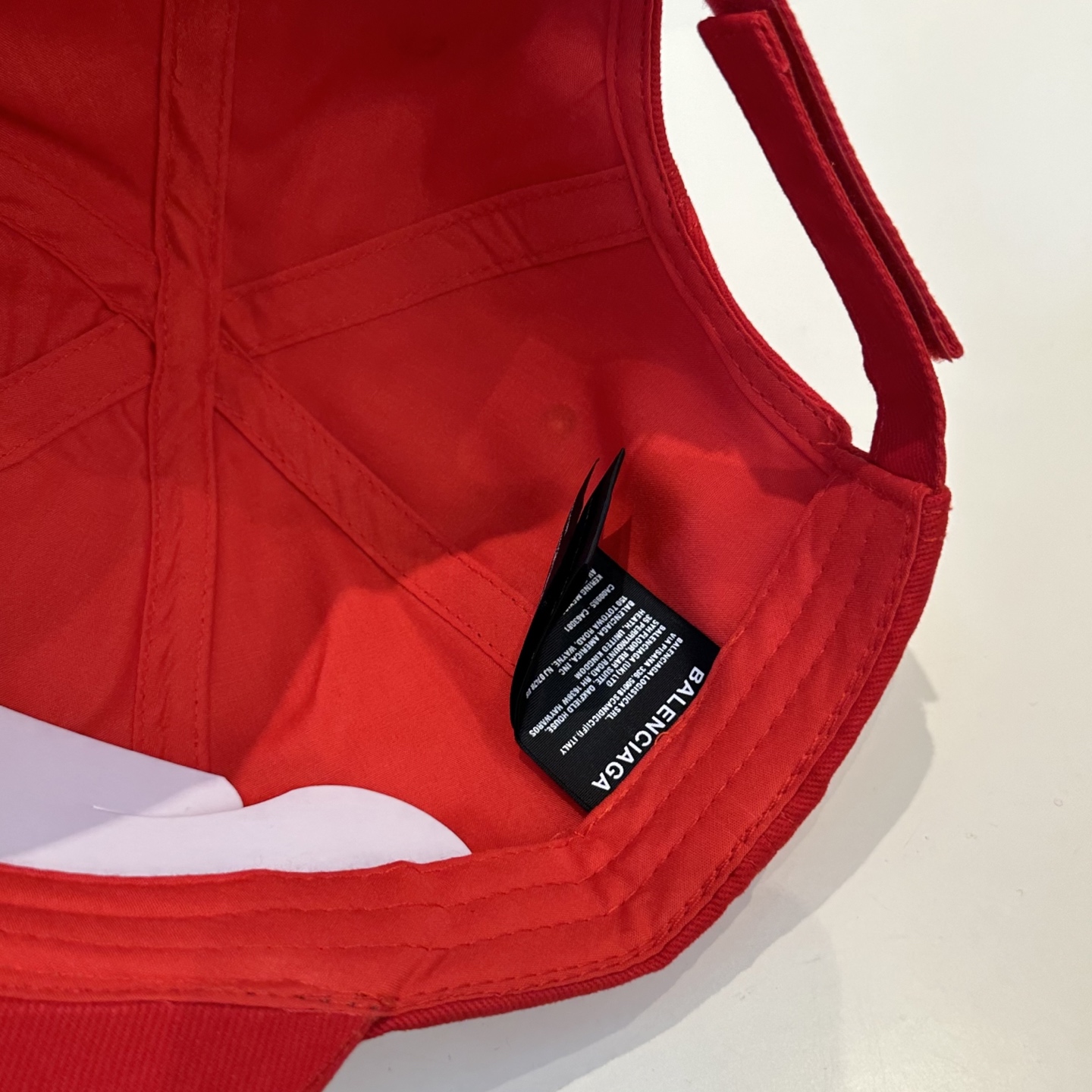 Balenciaga高仿男女款刺繡徽章棒球帽紅色運動風潮流帽| 8 Balenciaga高仿男女款刺繡徽章棒球帽紅色運動風潮流帽