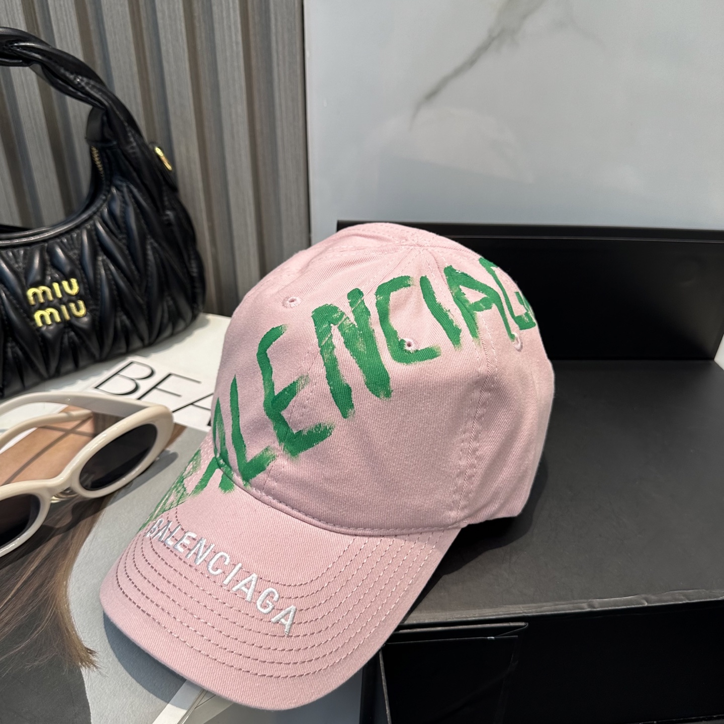 Balenciaga高仿粉色Logo棒球帽男女款潮流百搭顯臉小帽| 9 Balenciaga高仿粉色Logo棒球帽男女款潮流百搭顯臉小帽
