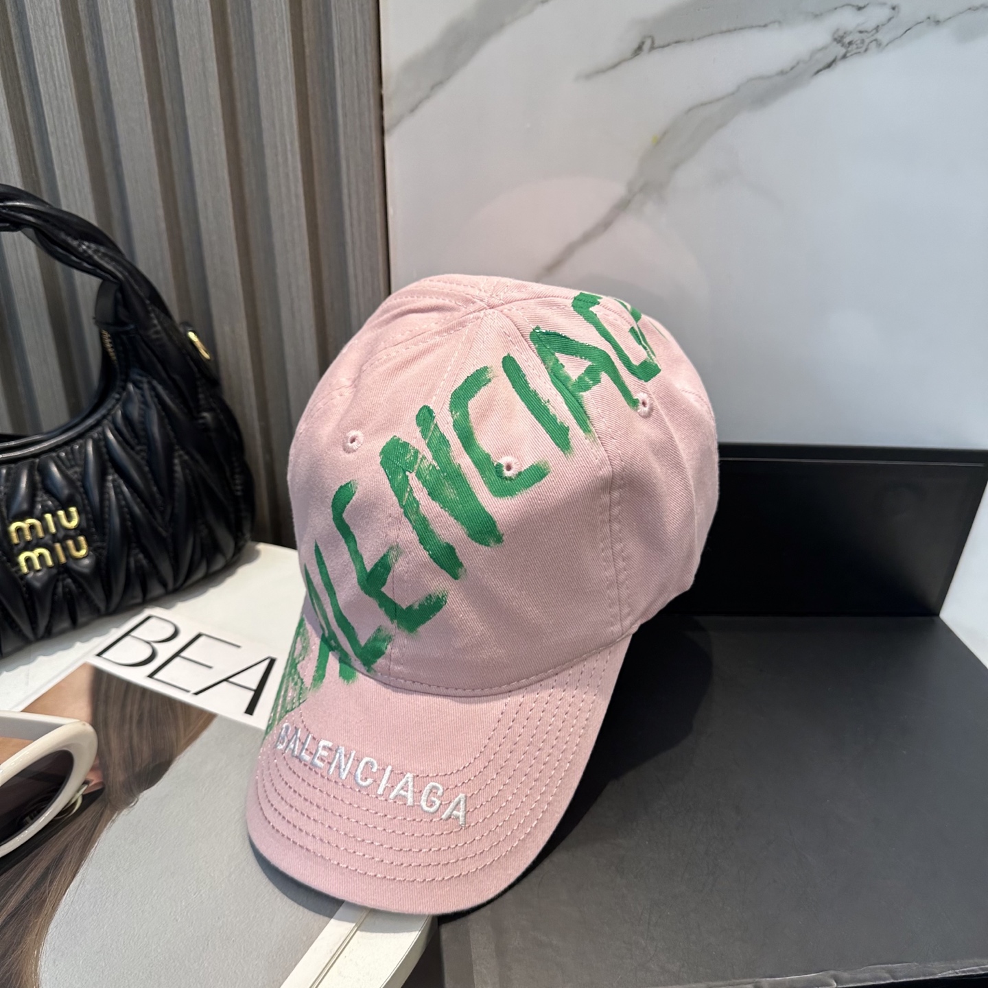 Balenciaga高仿粉色Logo棒球帽男女款潮流百搭顯臉小帽| 11 Balenciaga高仿粉色Logo棒球帽男女款潮流百搭顯臉小帽