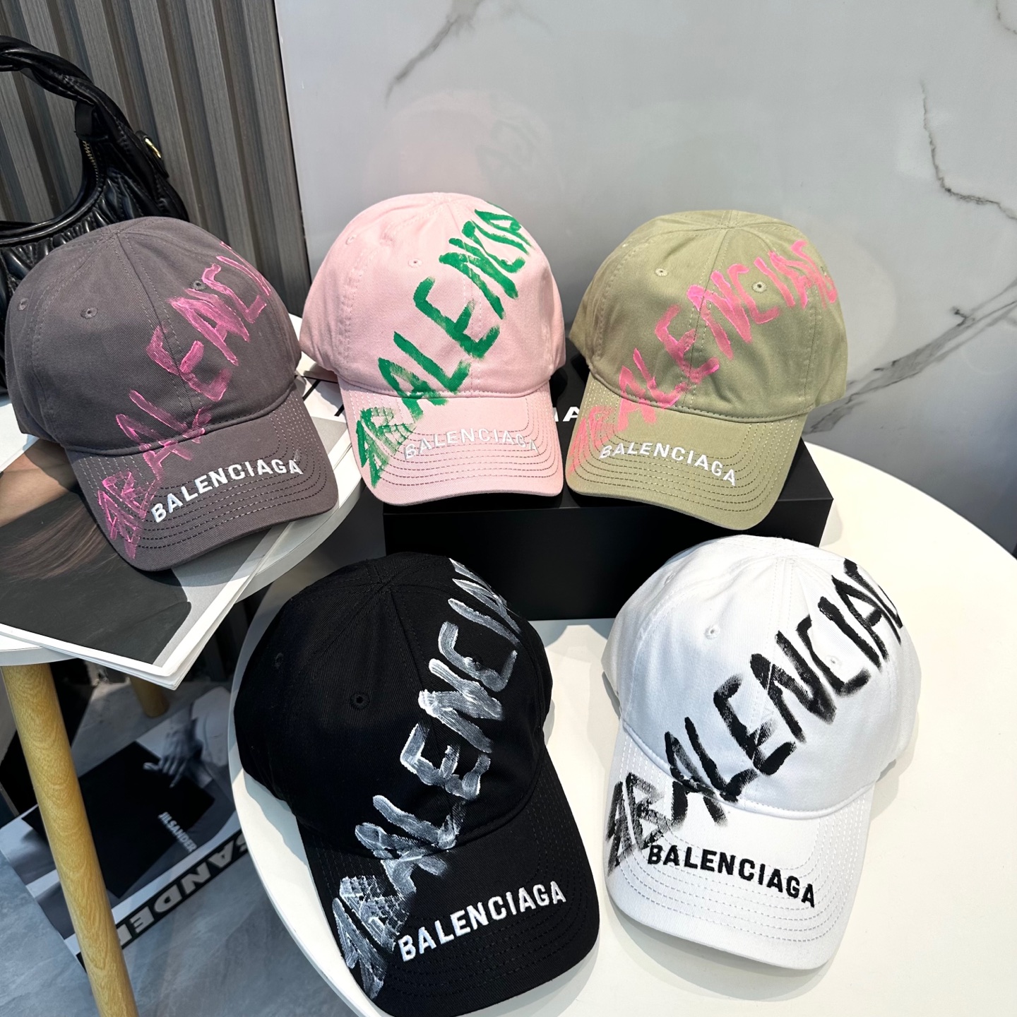 Balenciaga高仿粉色Logo棒球帽男女款潮流百搭顯臉小帽| 12 Balenciaga高仿粉色Logo棒球帽男女款潮流百搭顯臉小帽