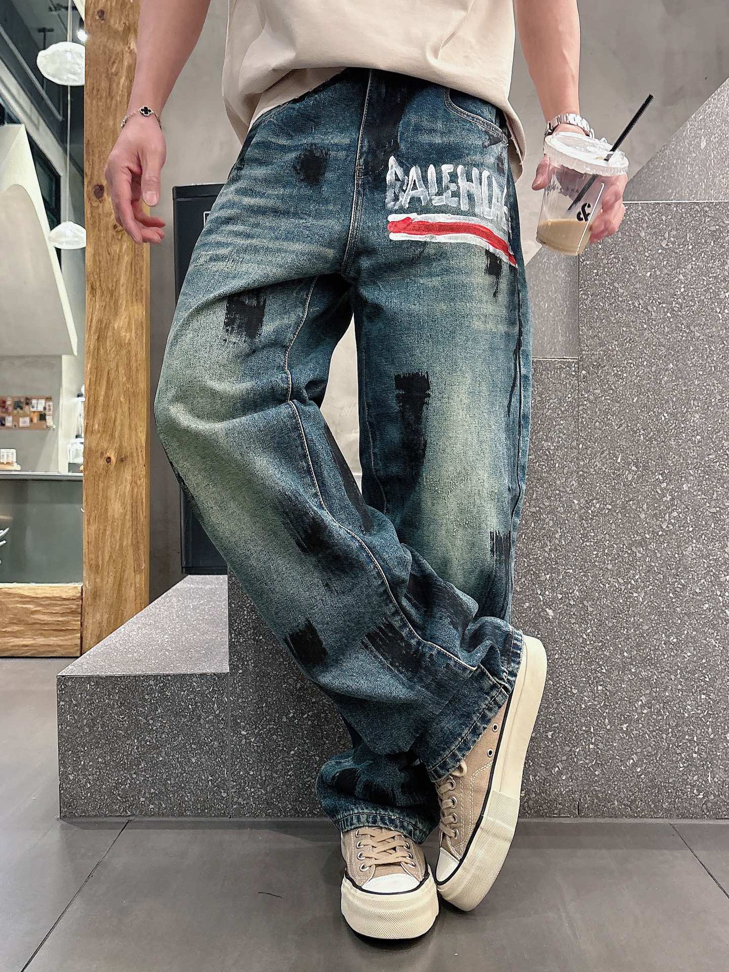 Balenciaga高仿男士牛仔長褲潑墨刷色設計街頭寬鬆潮流款