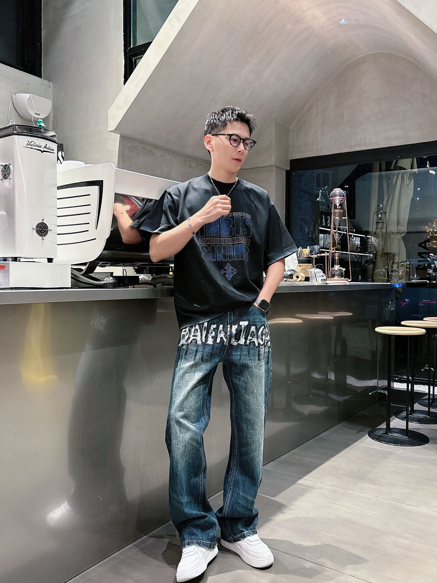 Balenciaga一比一男士牛仔長褲背面塗鴉字母設計街頭寬鬆款| 12 Balenciaga一比一男士牛仔長褲背面塗鴉字母設計街頭寬鬆款