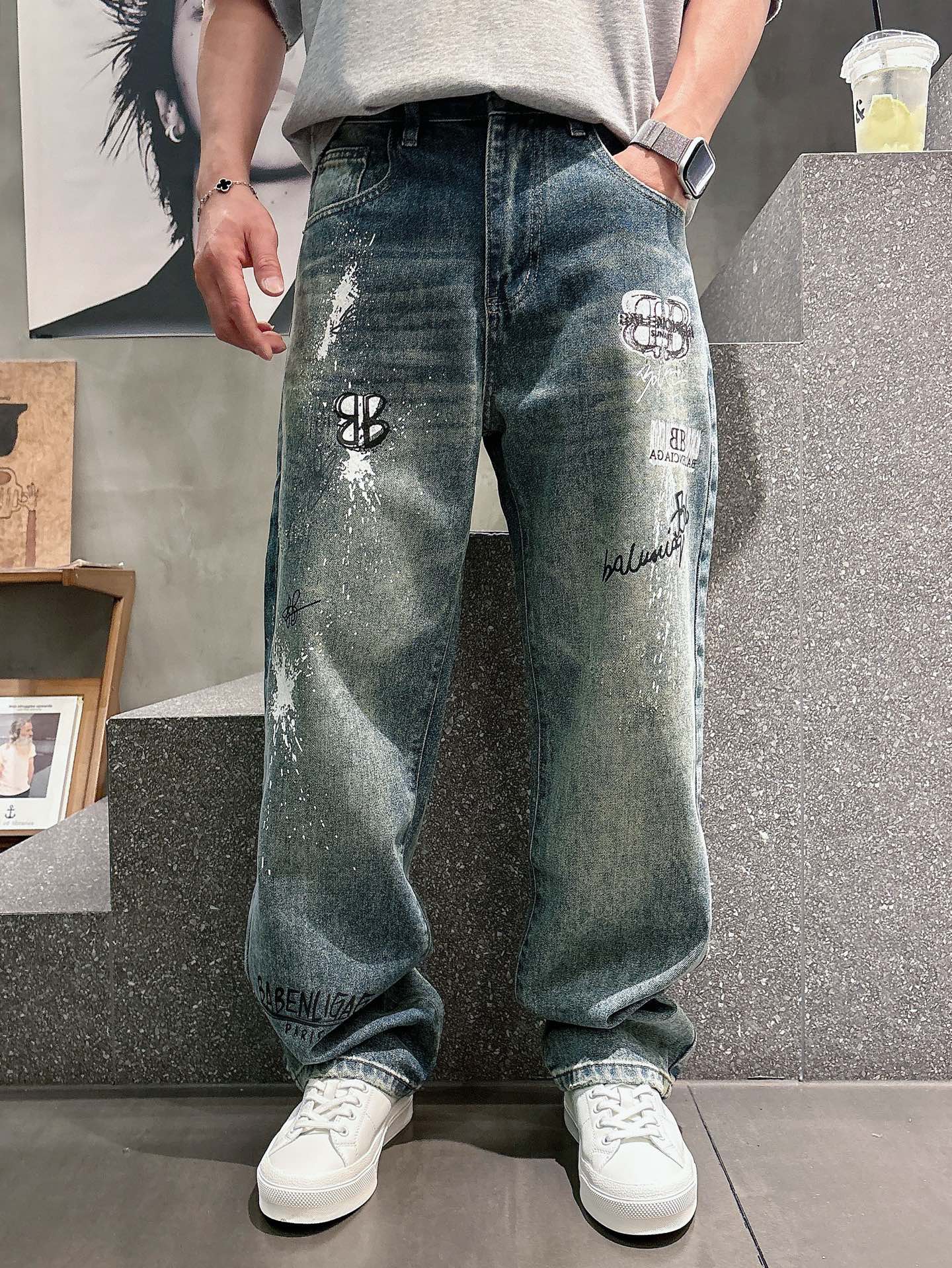 Balenciaga高仿男士牛仔長褲潑墨LOGO設計復古街頭寬鬆款
