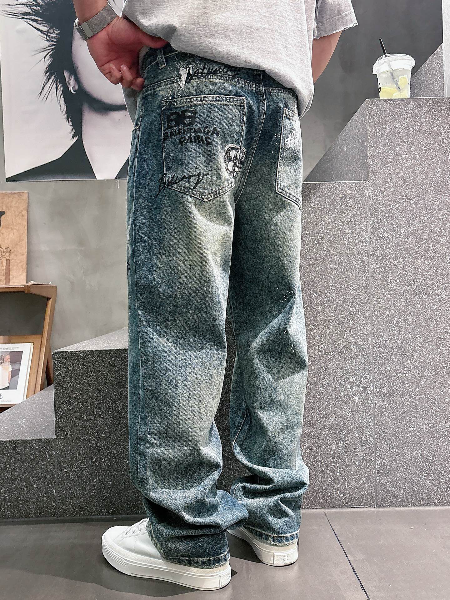 Balenciaga高仿男士牛仔長褲潑墨LOGO設計復古街頭寬鬆款